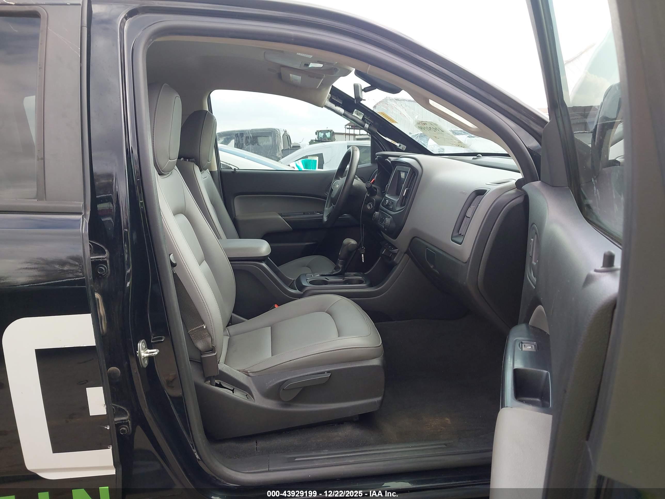 CHEVROLET COLORADO image 5