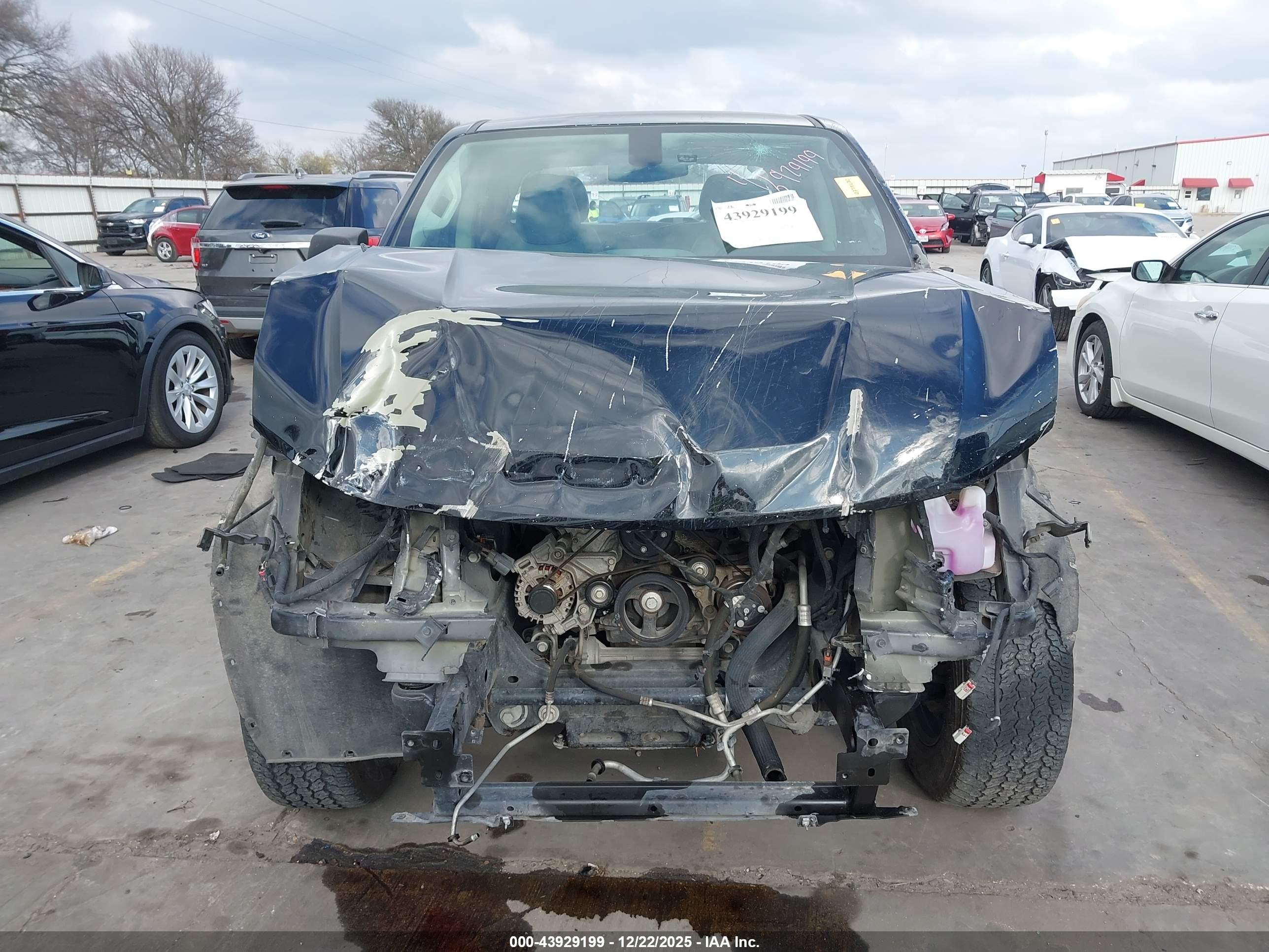 CHEVROLET COLORADO image 6