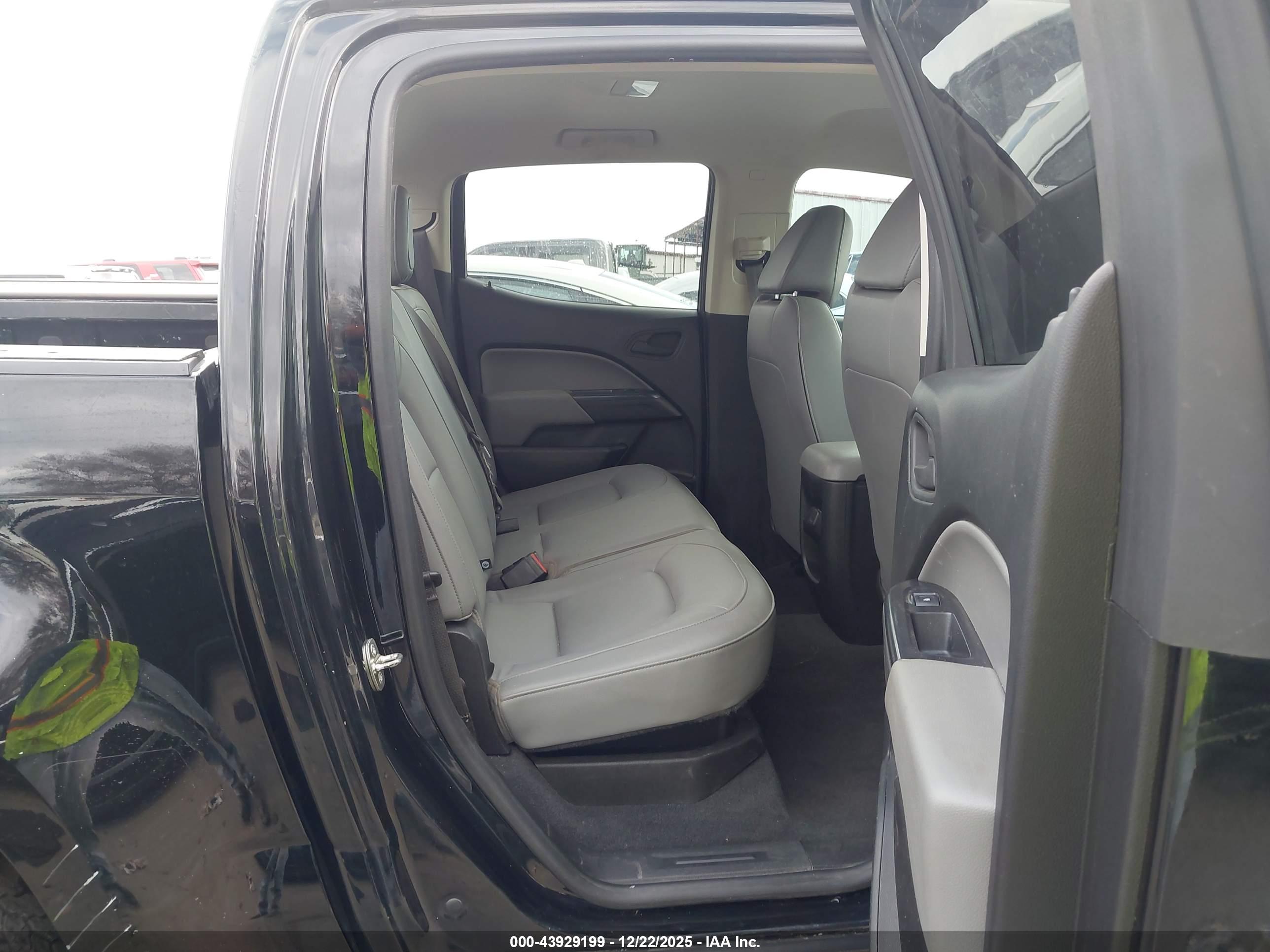 CHEVROLET COLORADO image 8