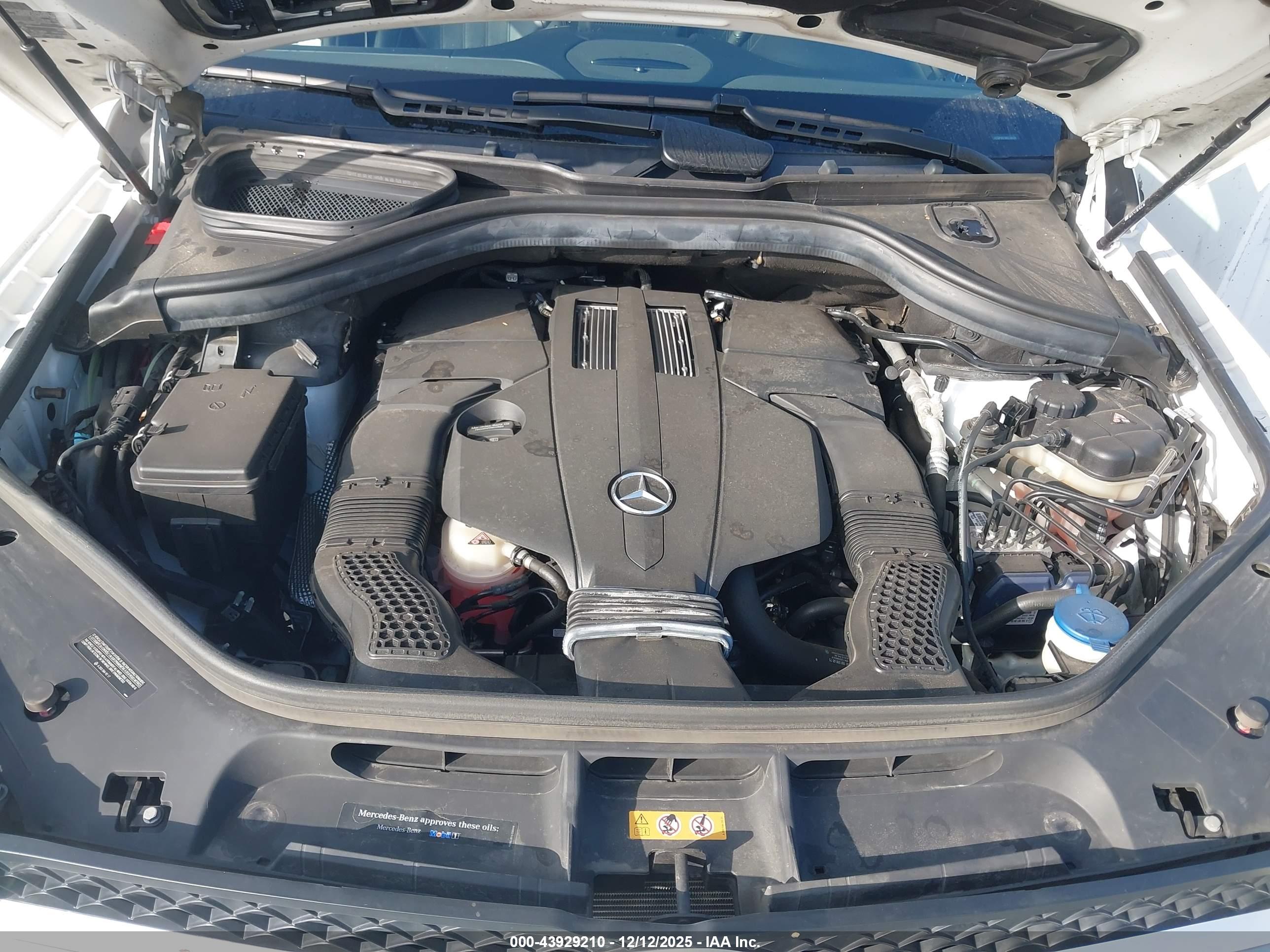 MERCEDES-BENZ GLS image 10