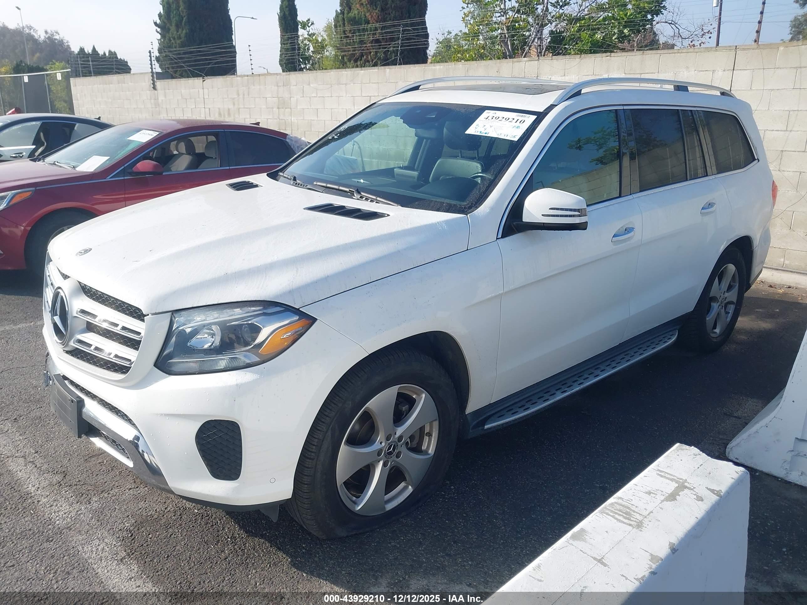 MERCEDES-BENZ GLS image 2