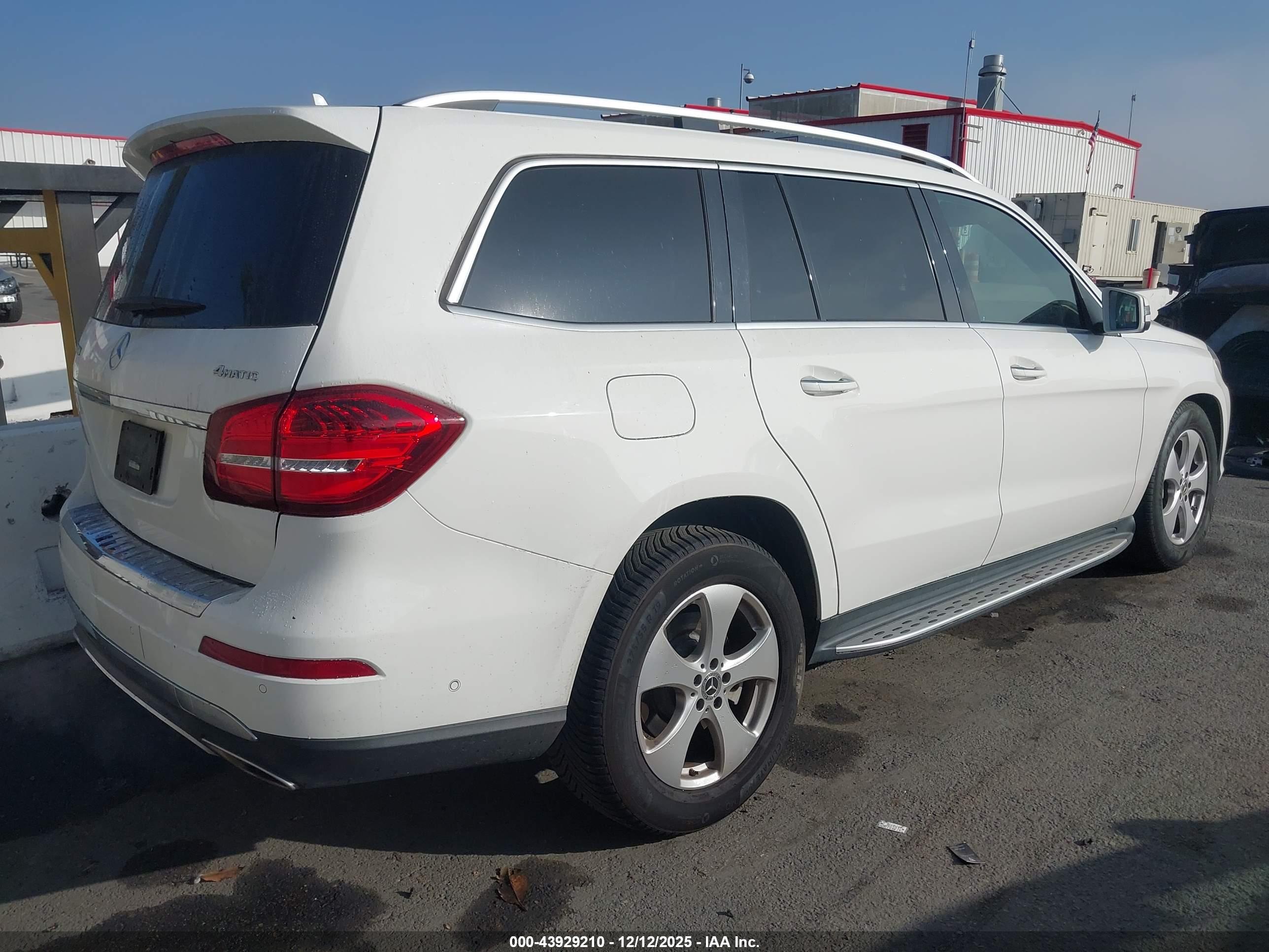 MERCEDES-BENZ GLS image 4