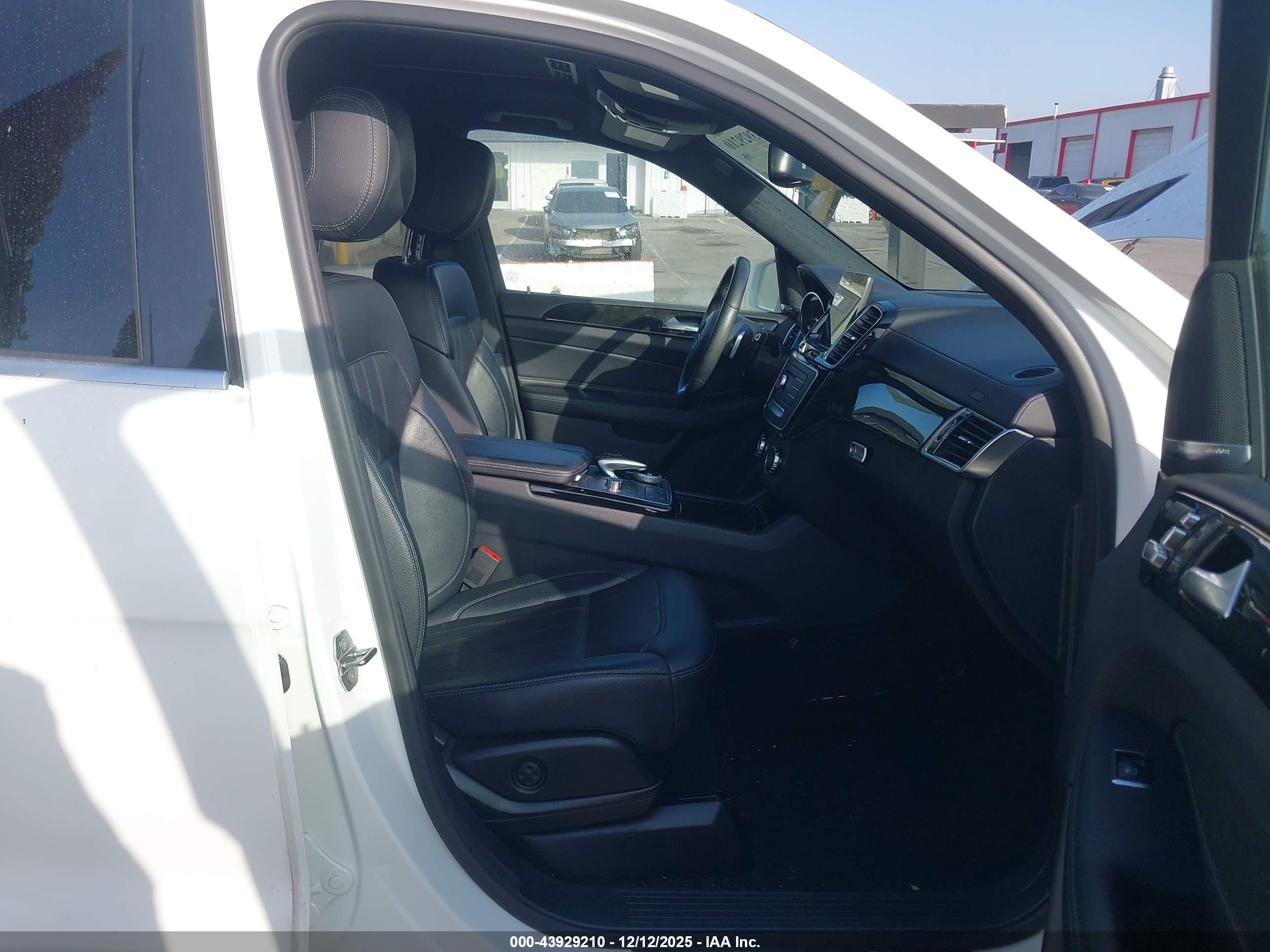 MERCEDES-BENZ GLS image 5