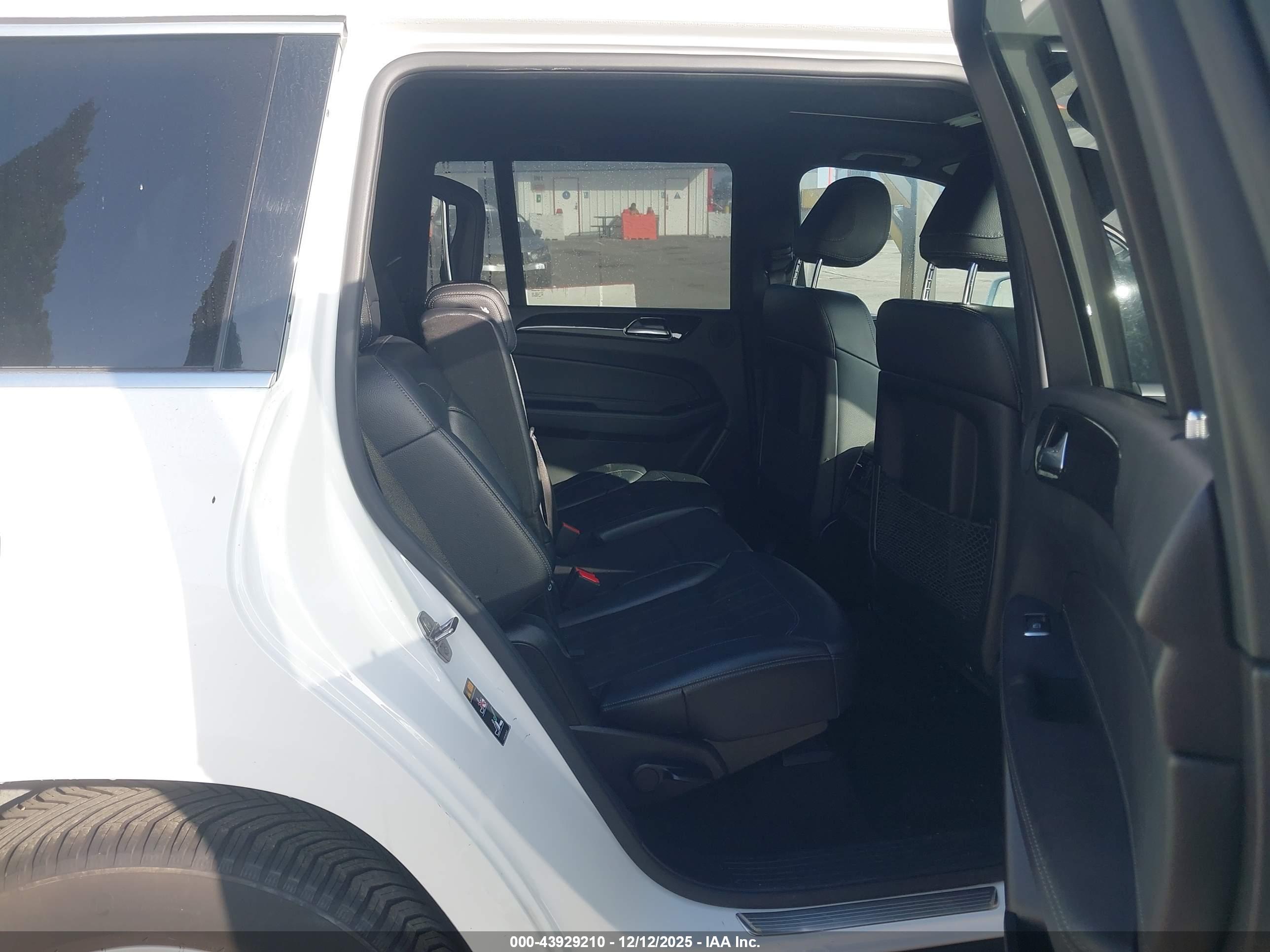 MERCEDES-BENZ GLS image 8