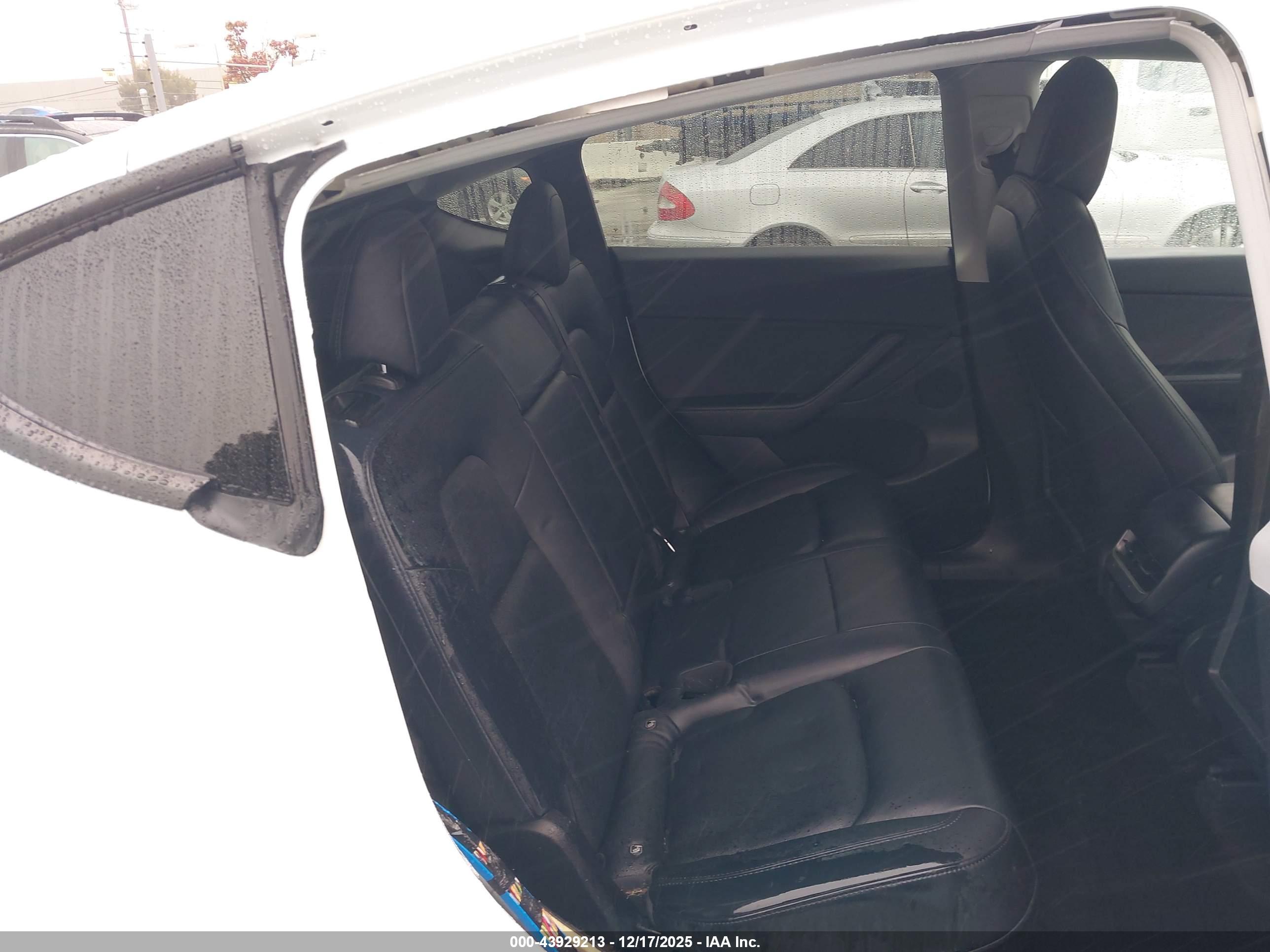 TESLA MODEL image 8