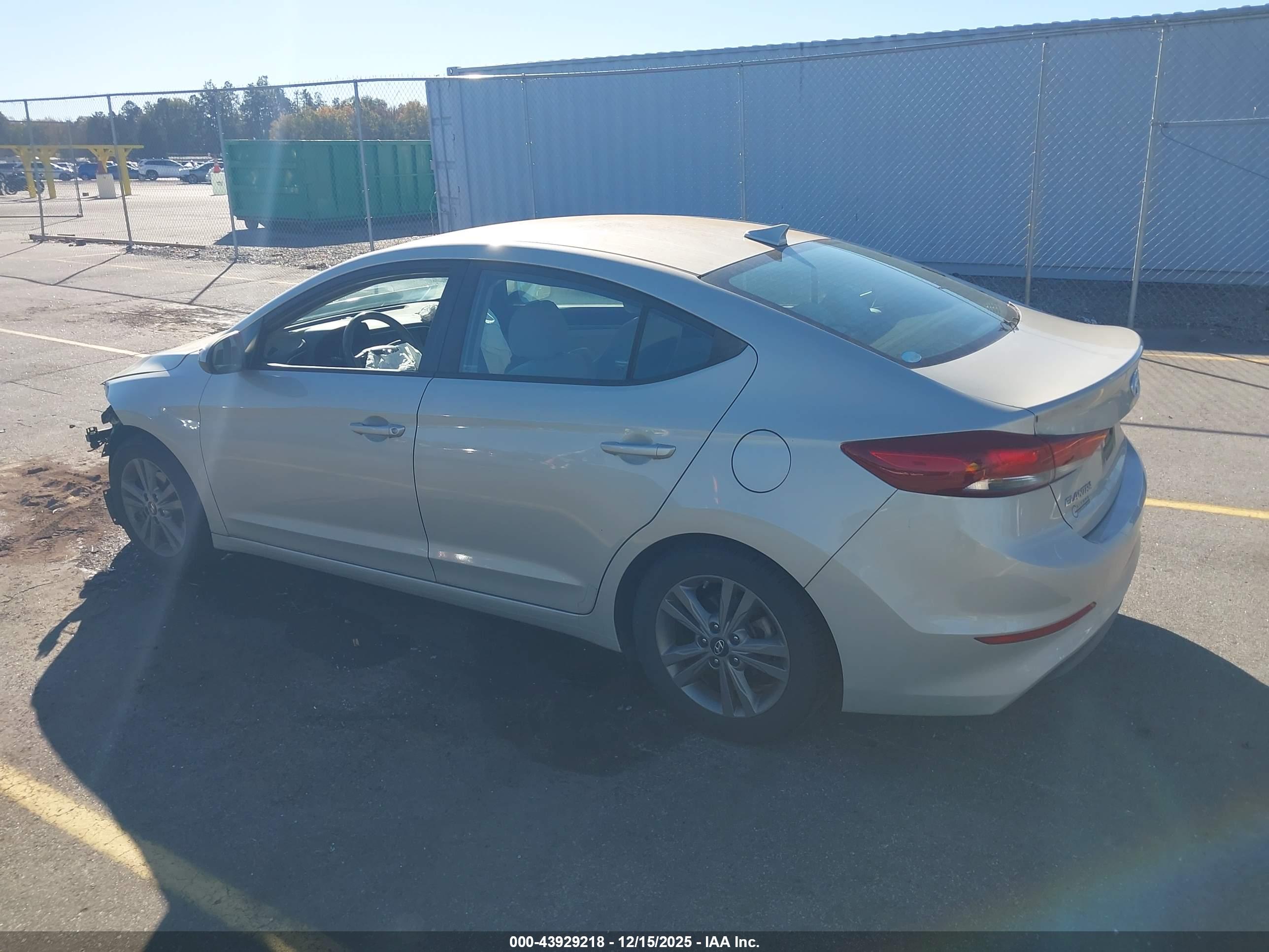 HYUNDAI ELANTRA image 3