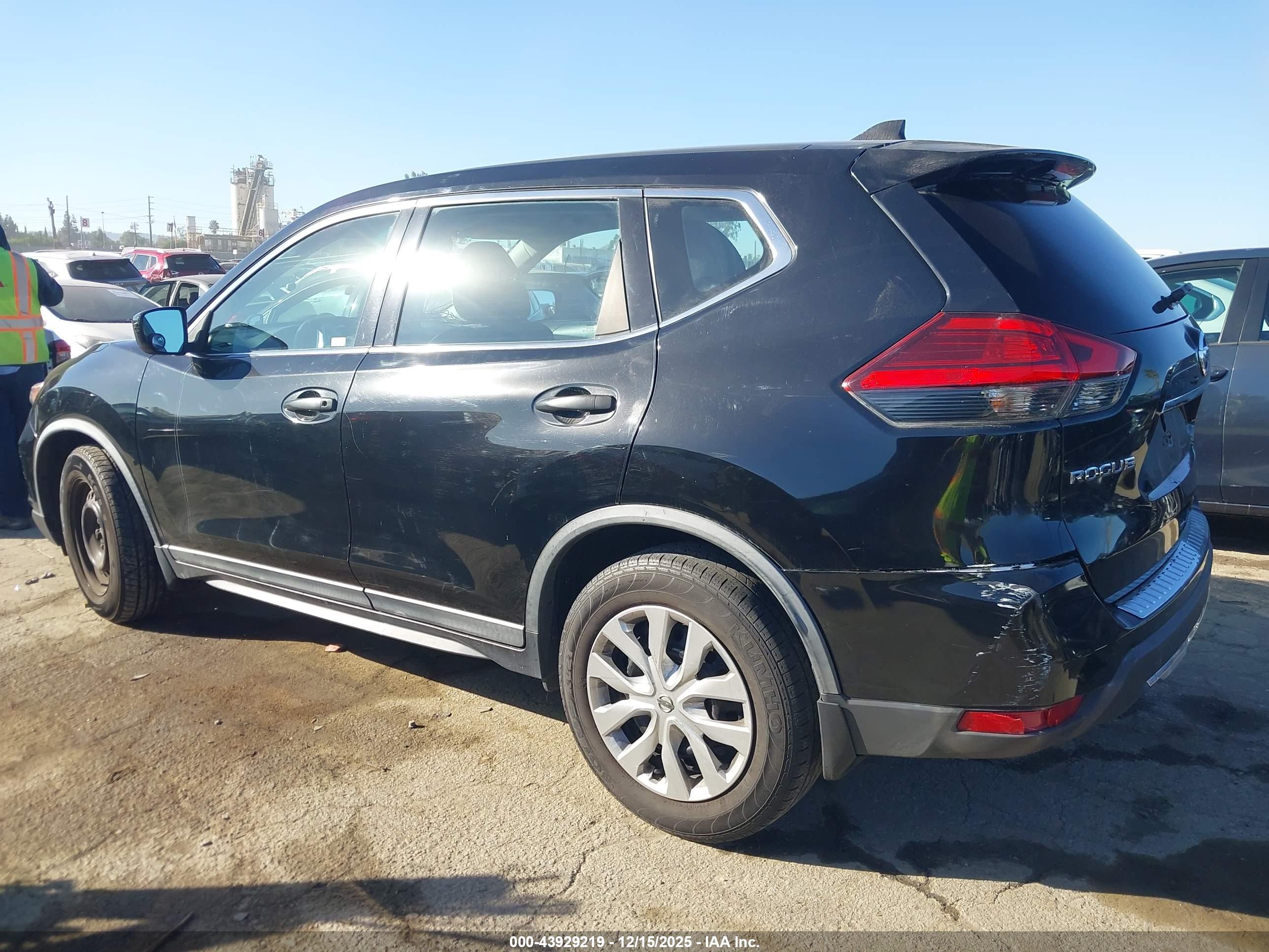 NISSAN ROGUE image 3