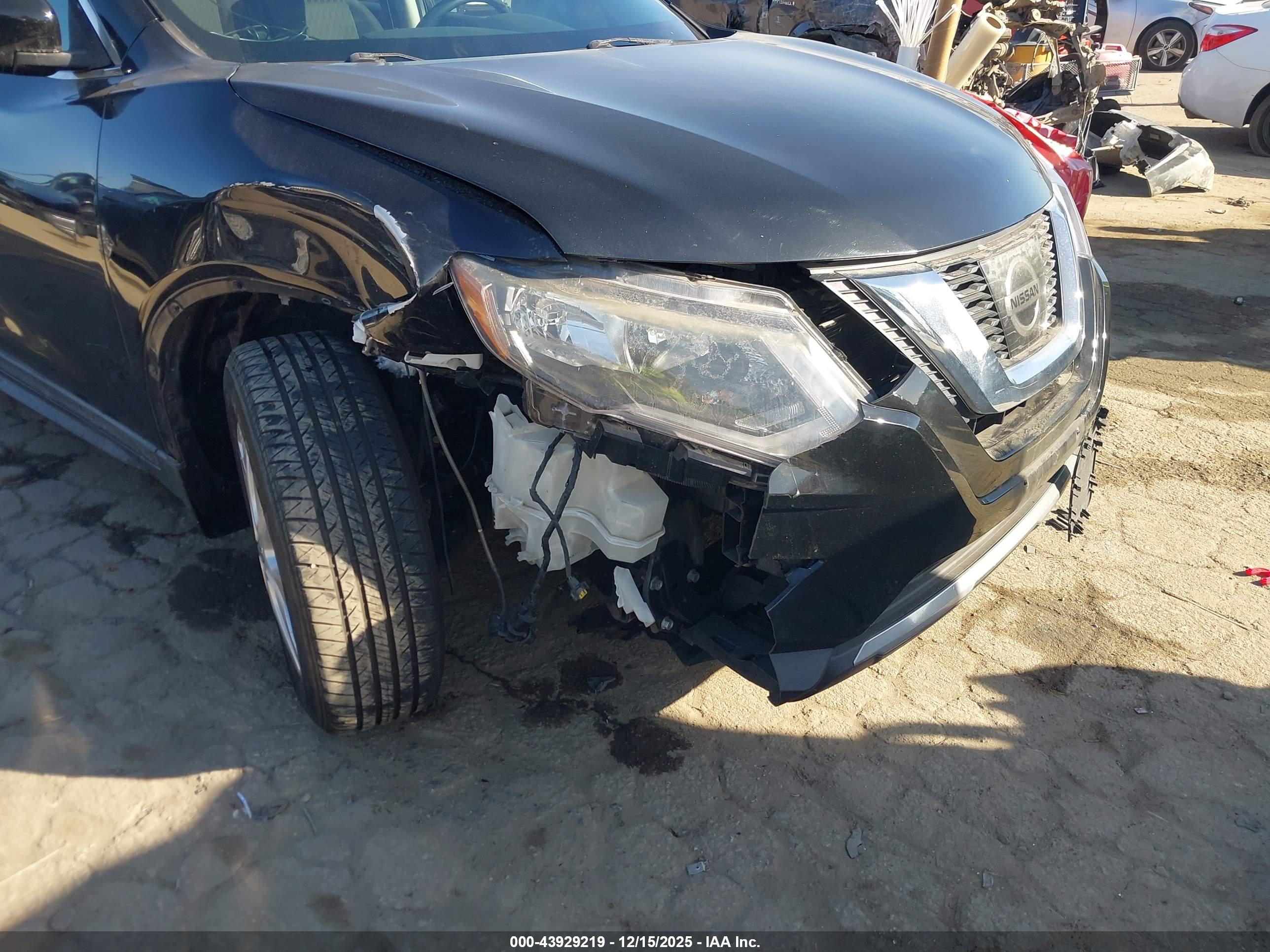 NISSAN ROGUE image 6