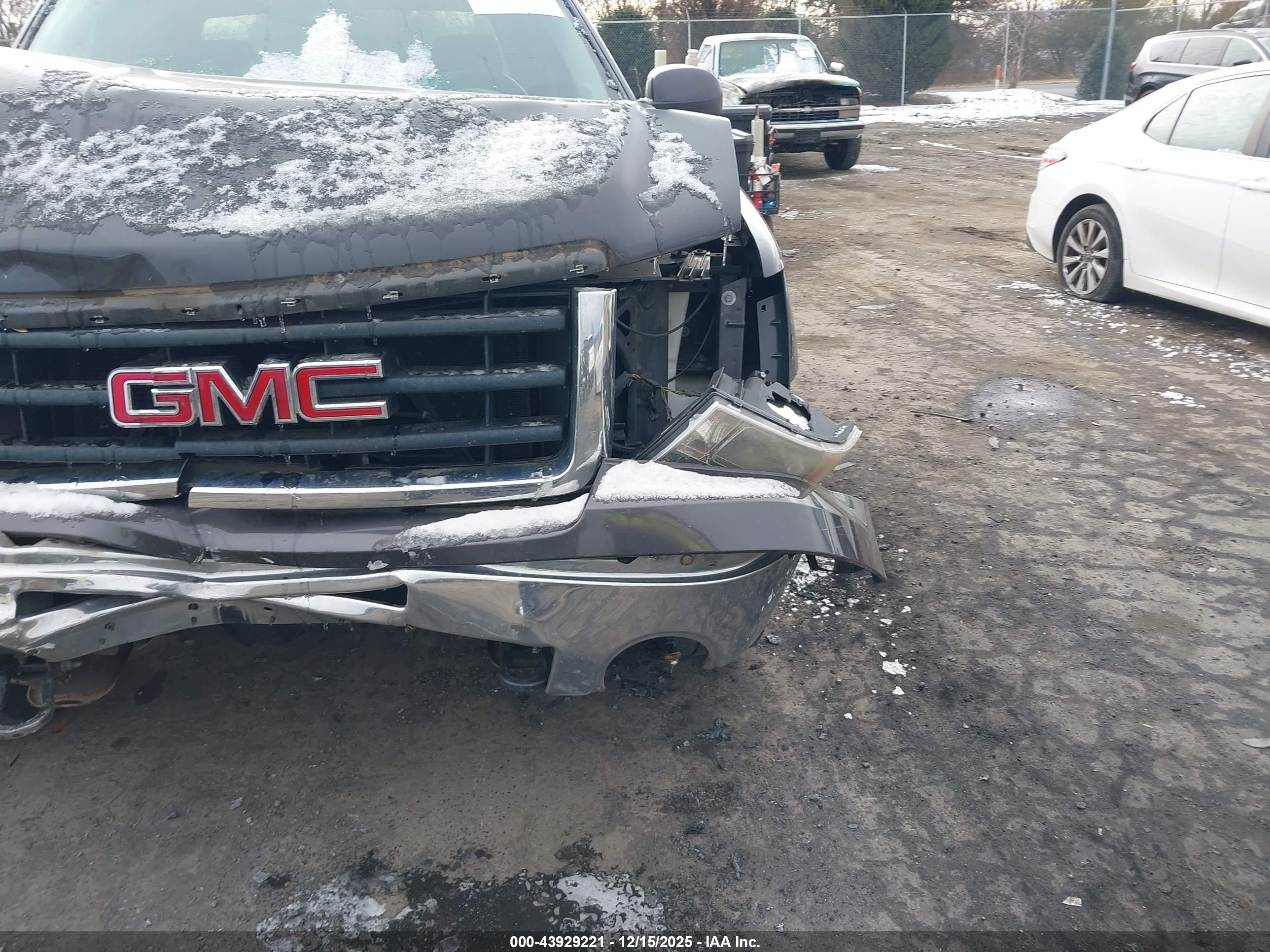 GMC SIERRA image 6