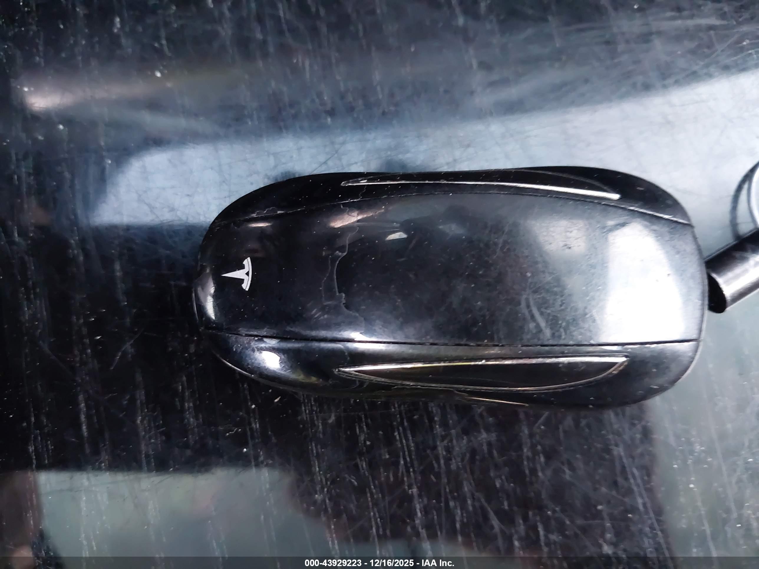 TESLA MODEL image 11