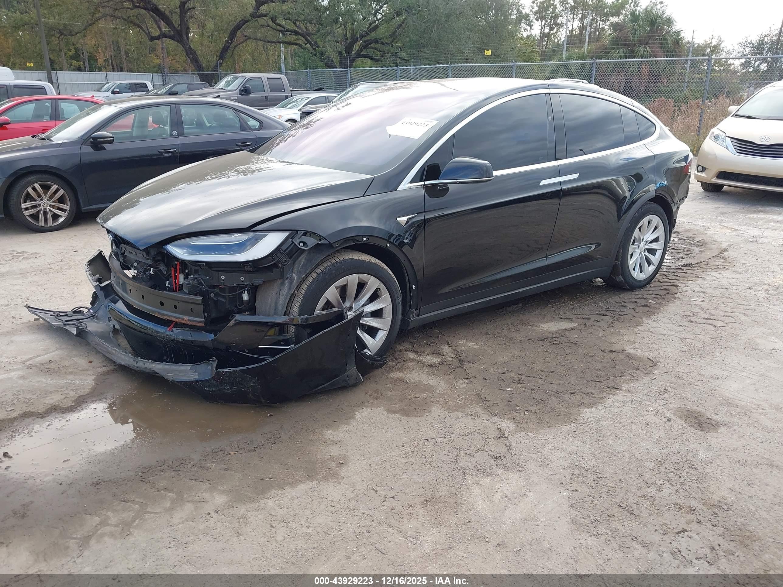 TESLA MODEL image 2