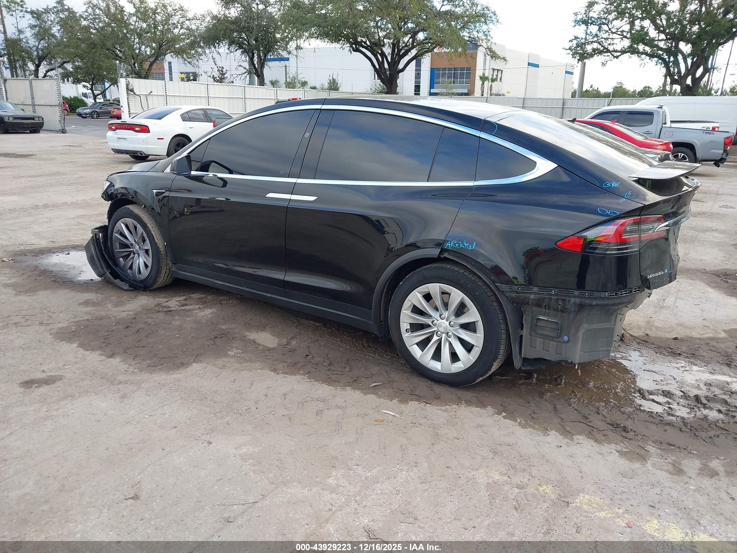 TESLA MODEL image 3