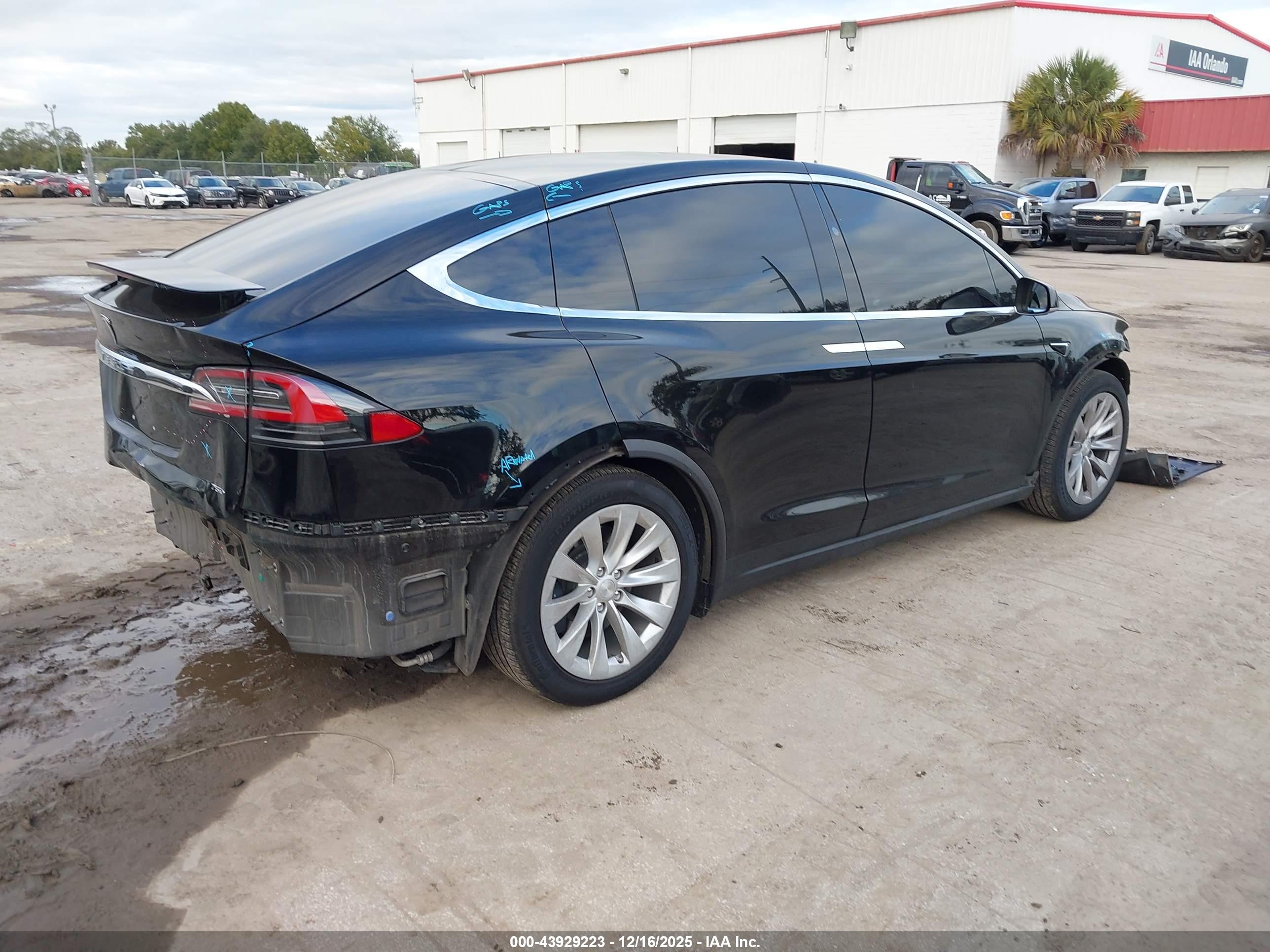 TESLA MODEL image 4
