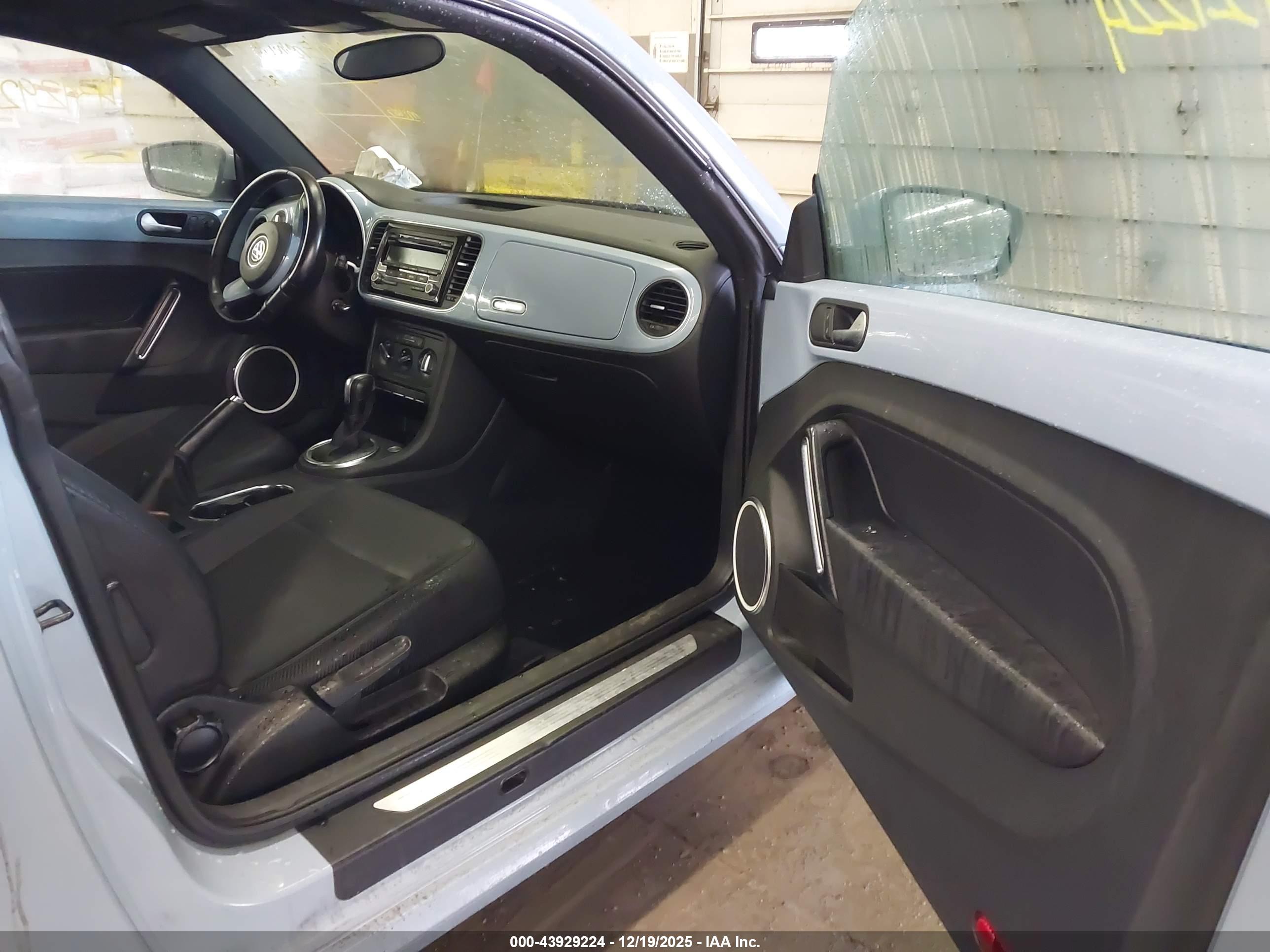 VOLKSWAGEN BEETLE image 5