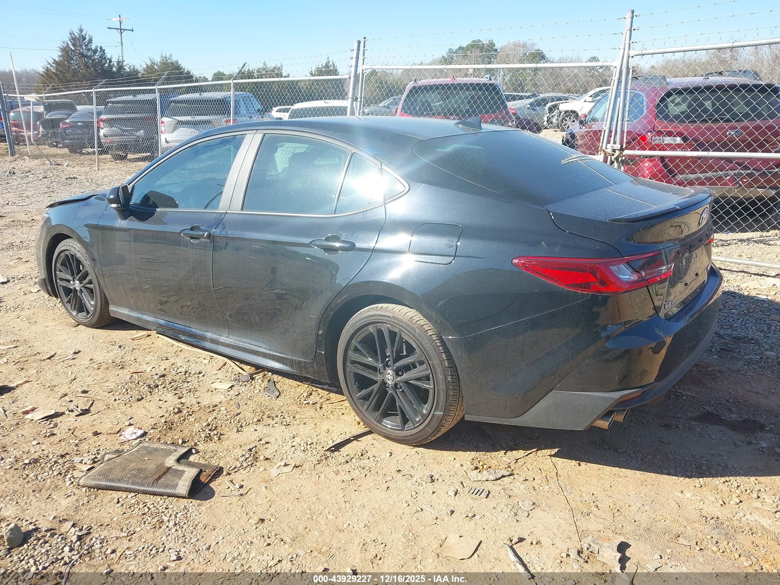 TOYOTA CAMRY image 3
