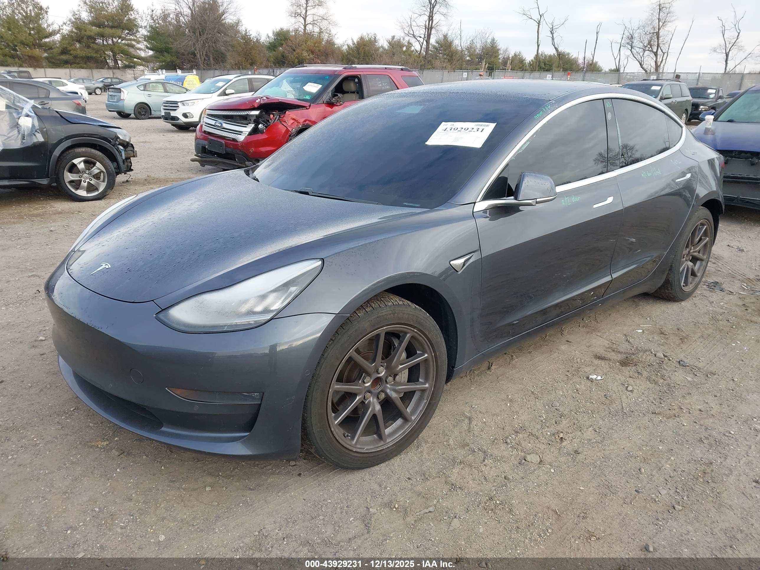 TESLA MODEL image 2
