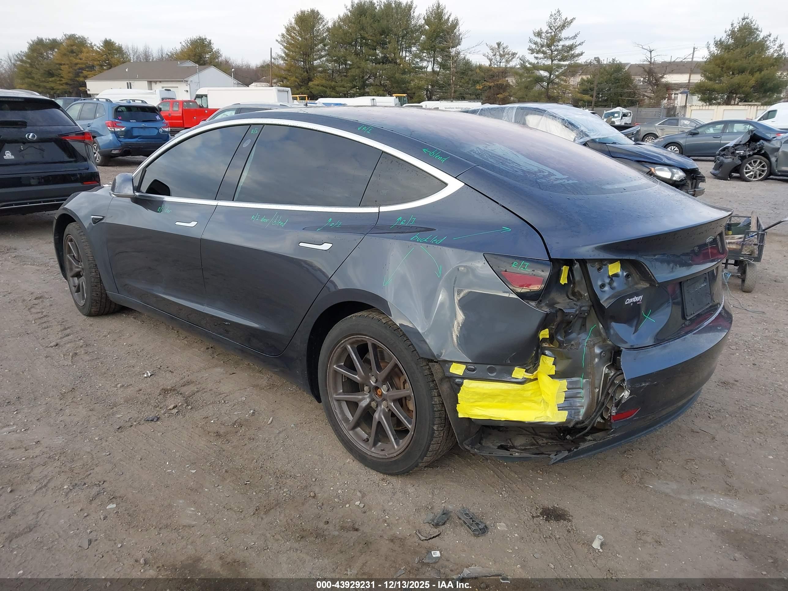 TESLA MODEL image 3