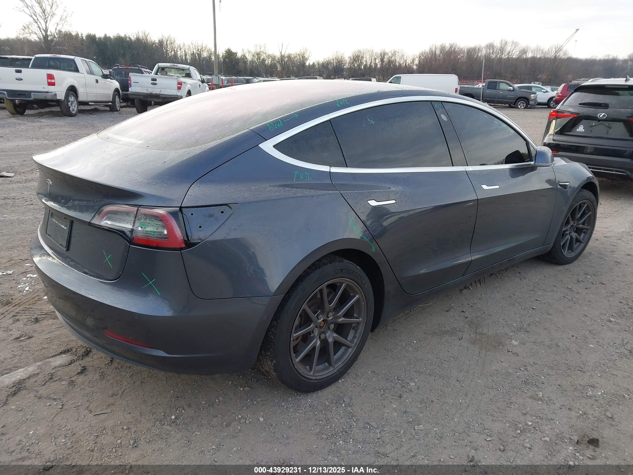 TESLA MODEL image 4