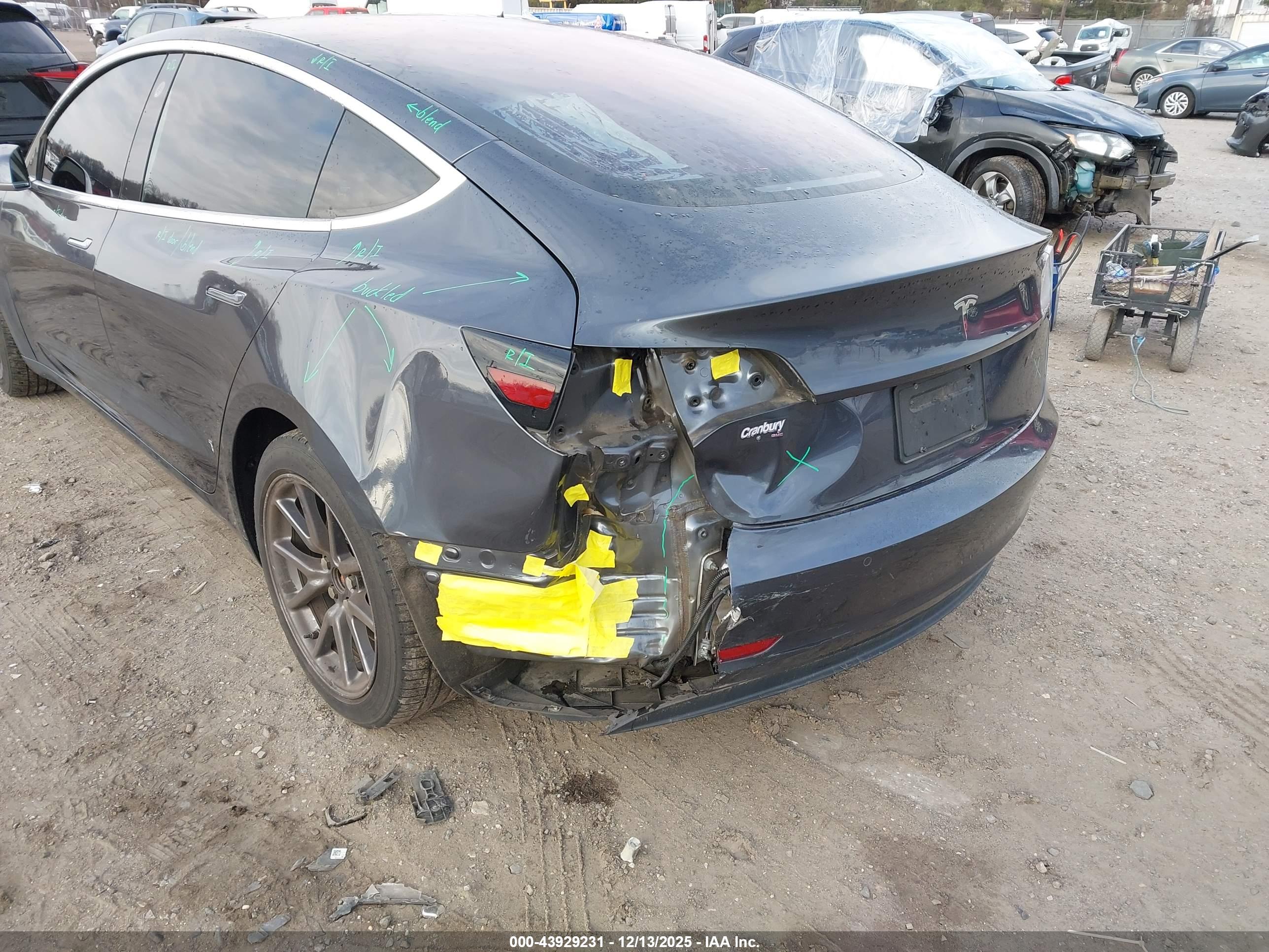 TESLA MODEL image 6