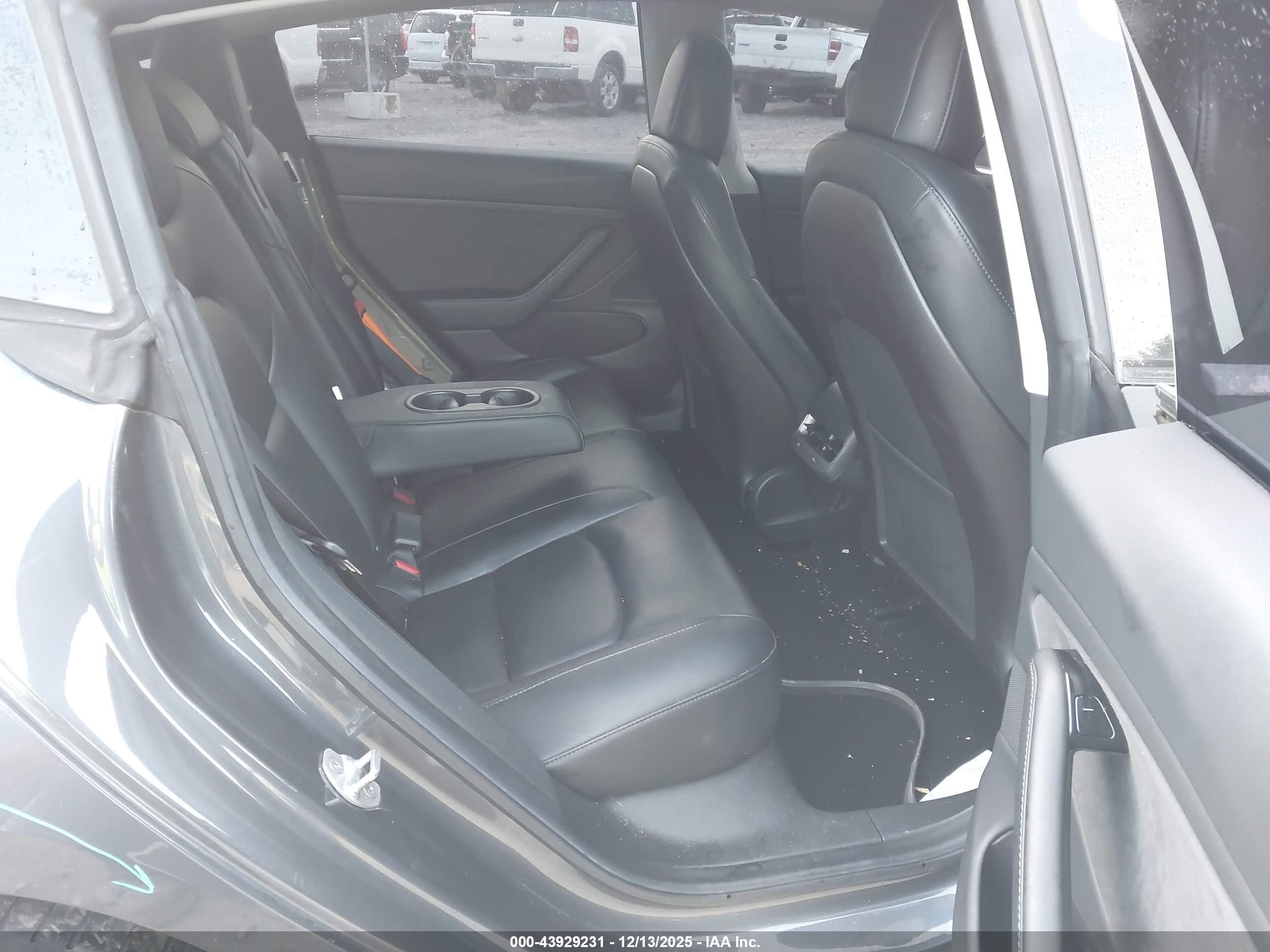 TESLA MODEL image 8