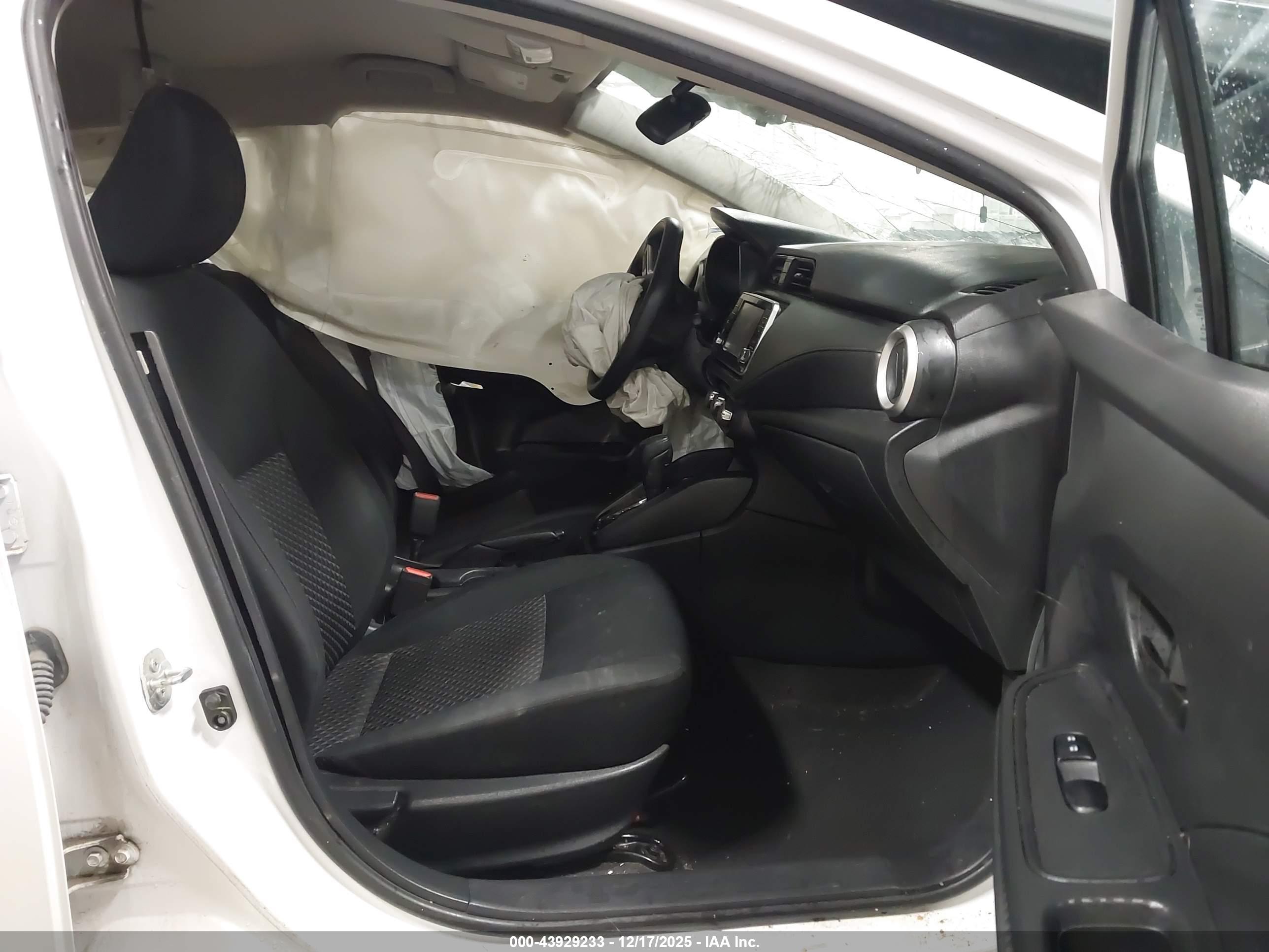 NISSAN VERSA image 5