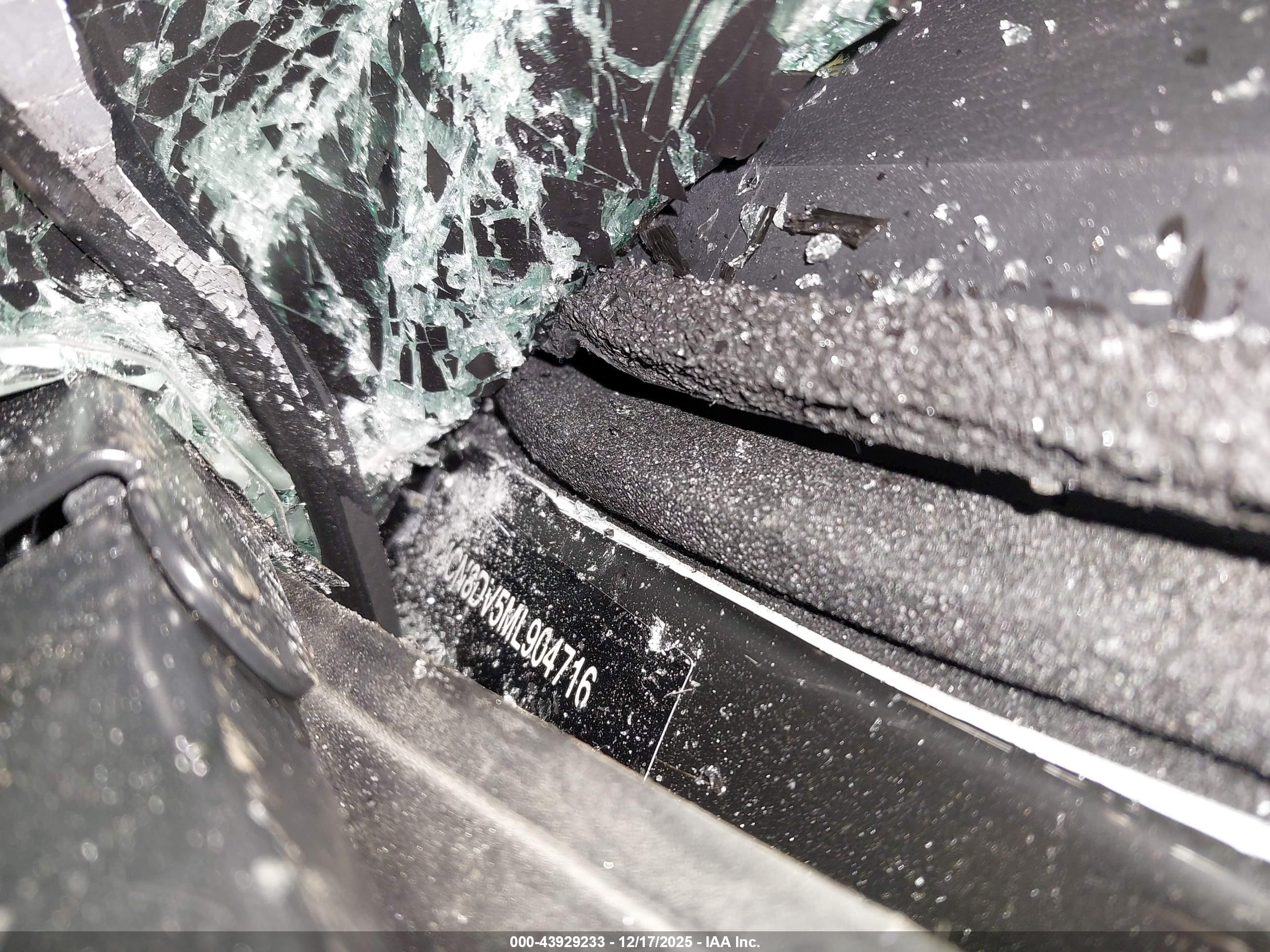 NISSAN VERSA image 9
