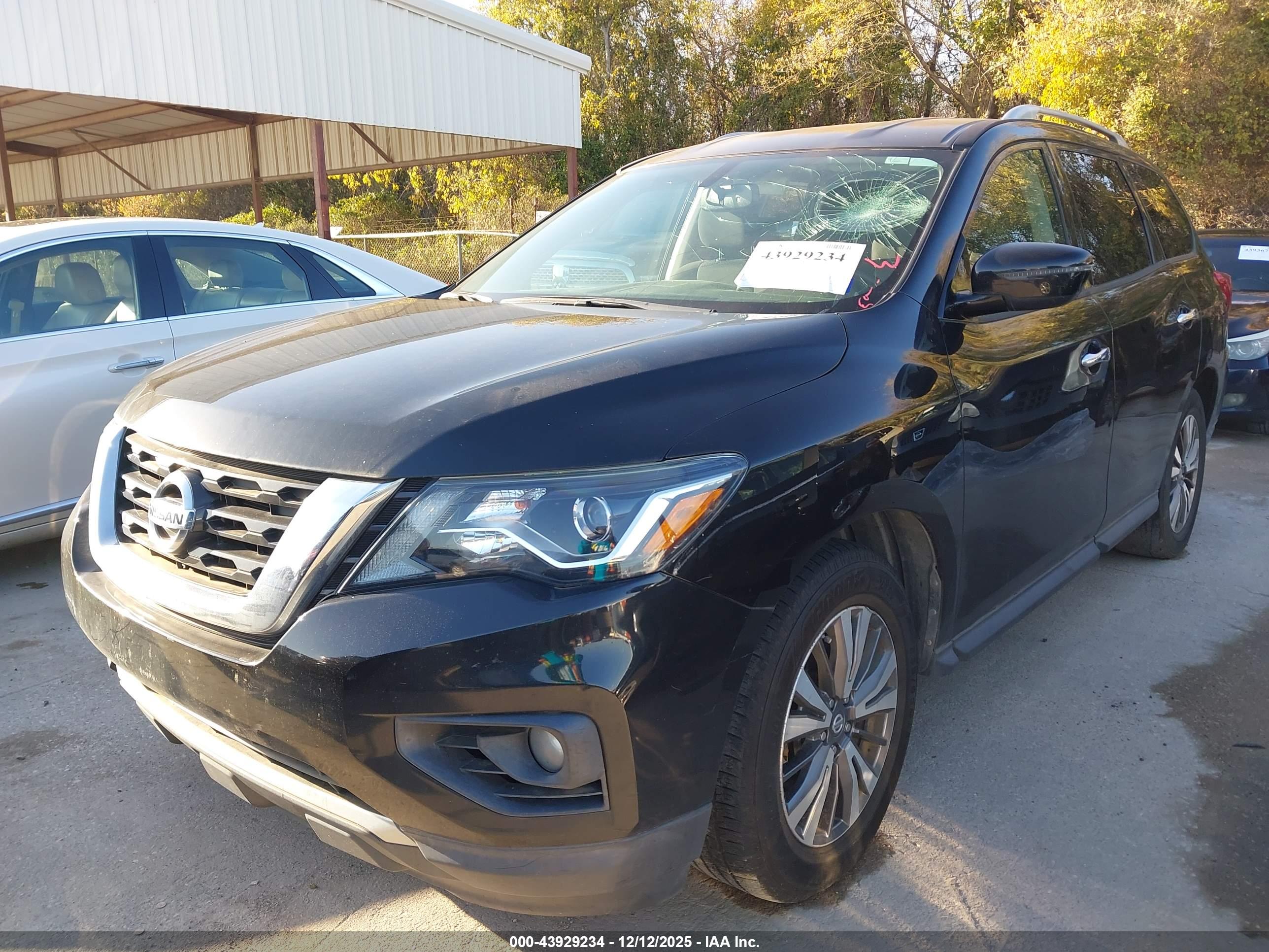 NISSAN PATHFINDER image 2