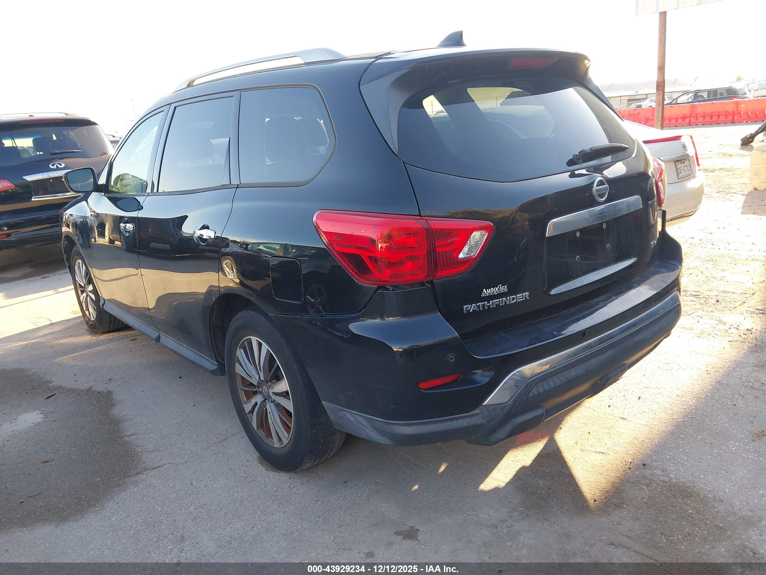 NISSAN PATHFINDER image 3