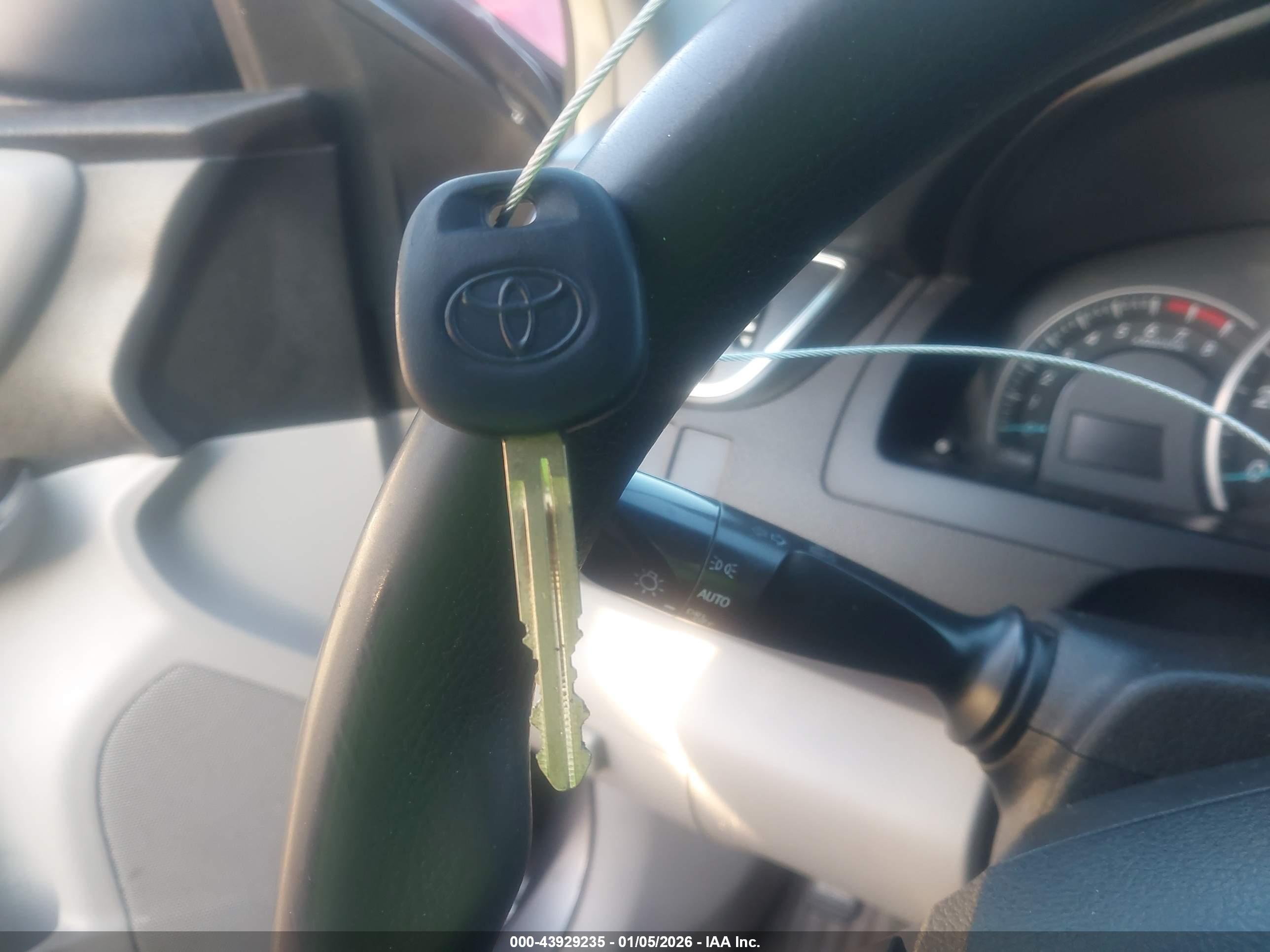 TOYOTA CAMRY image 11