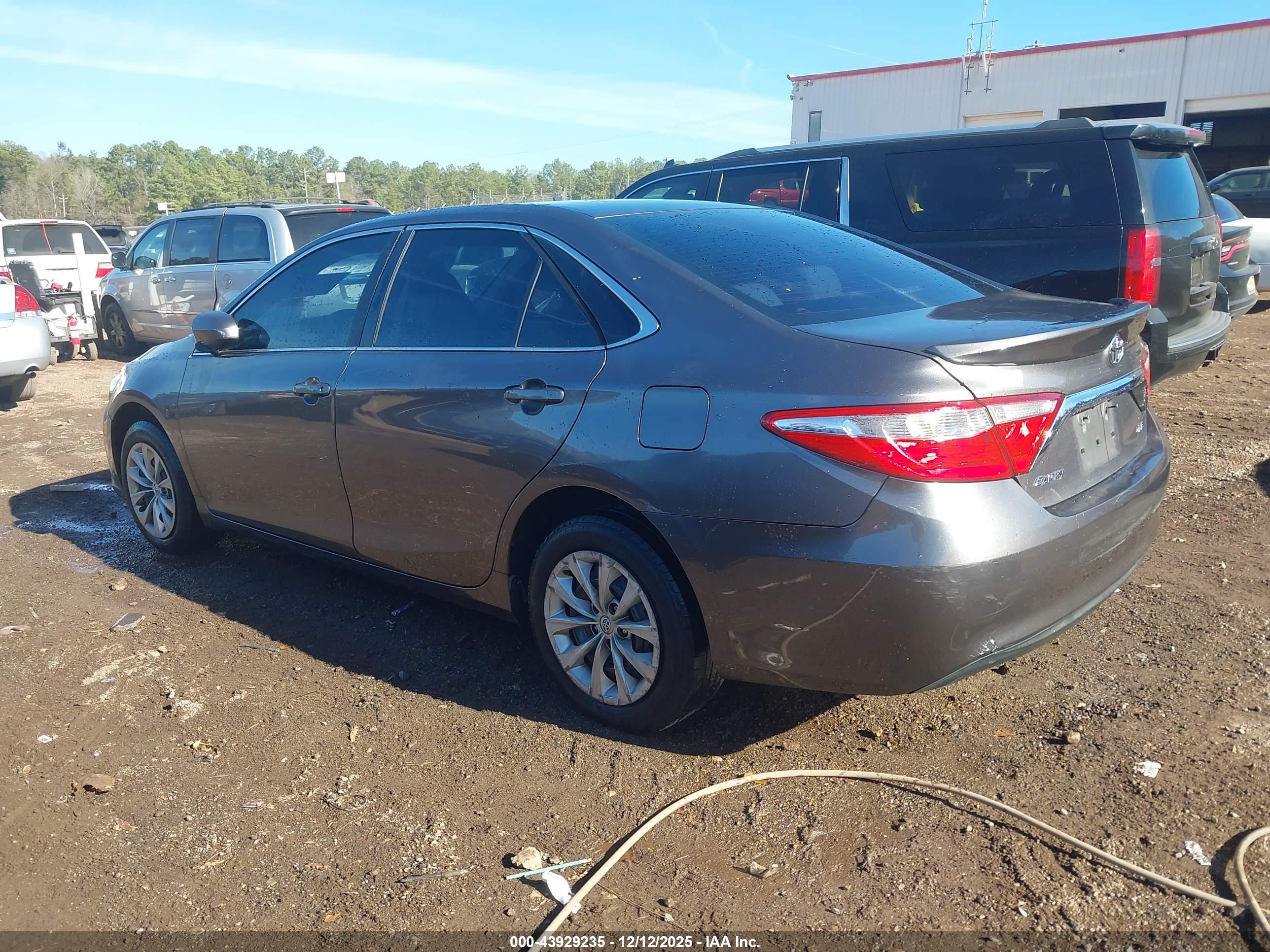 TOYOTA CAMRY image 3