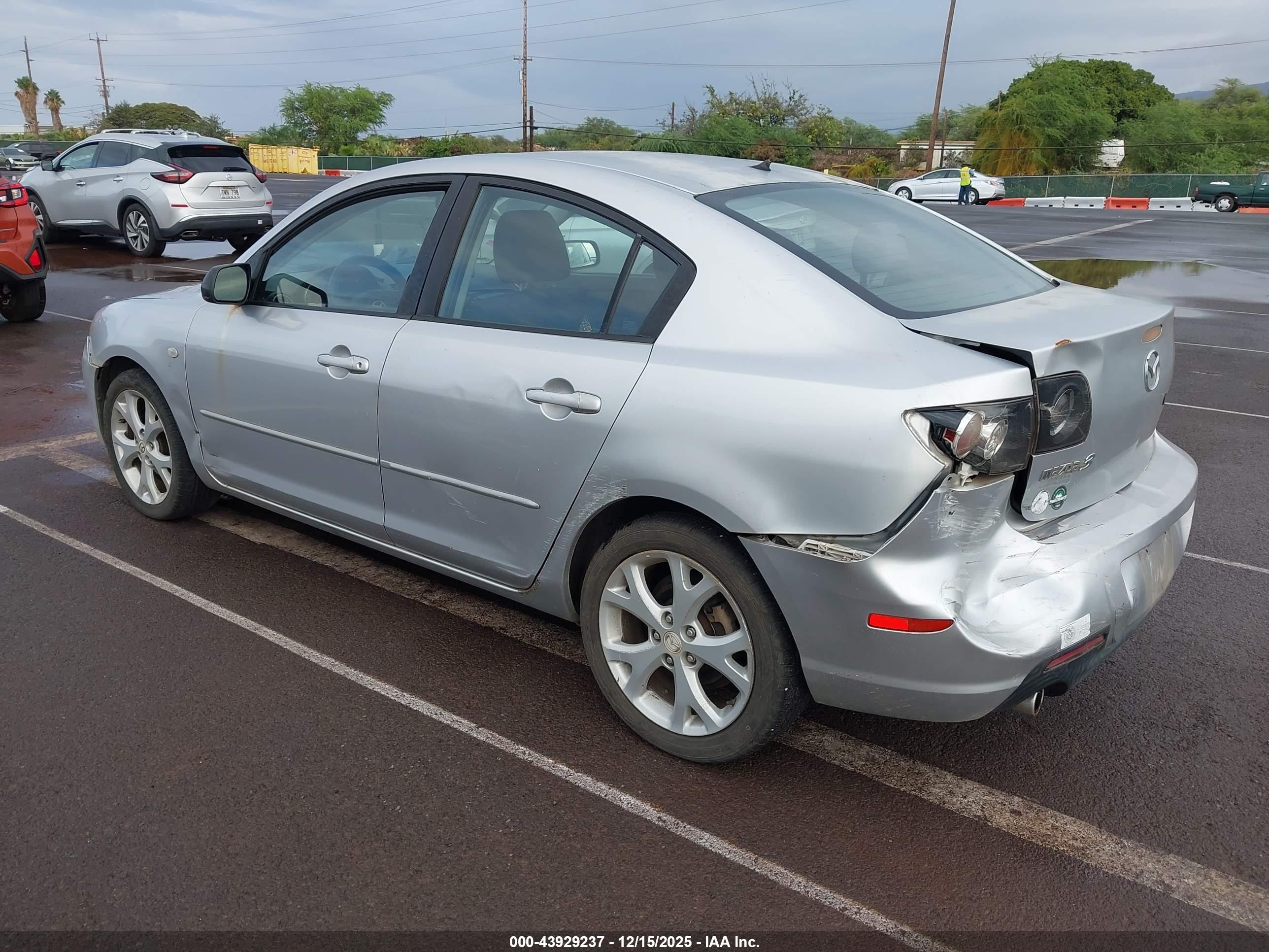 MAZDA MAZDA3 image 3