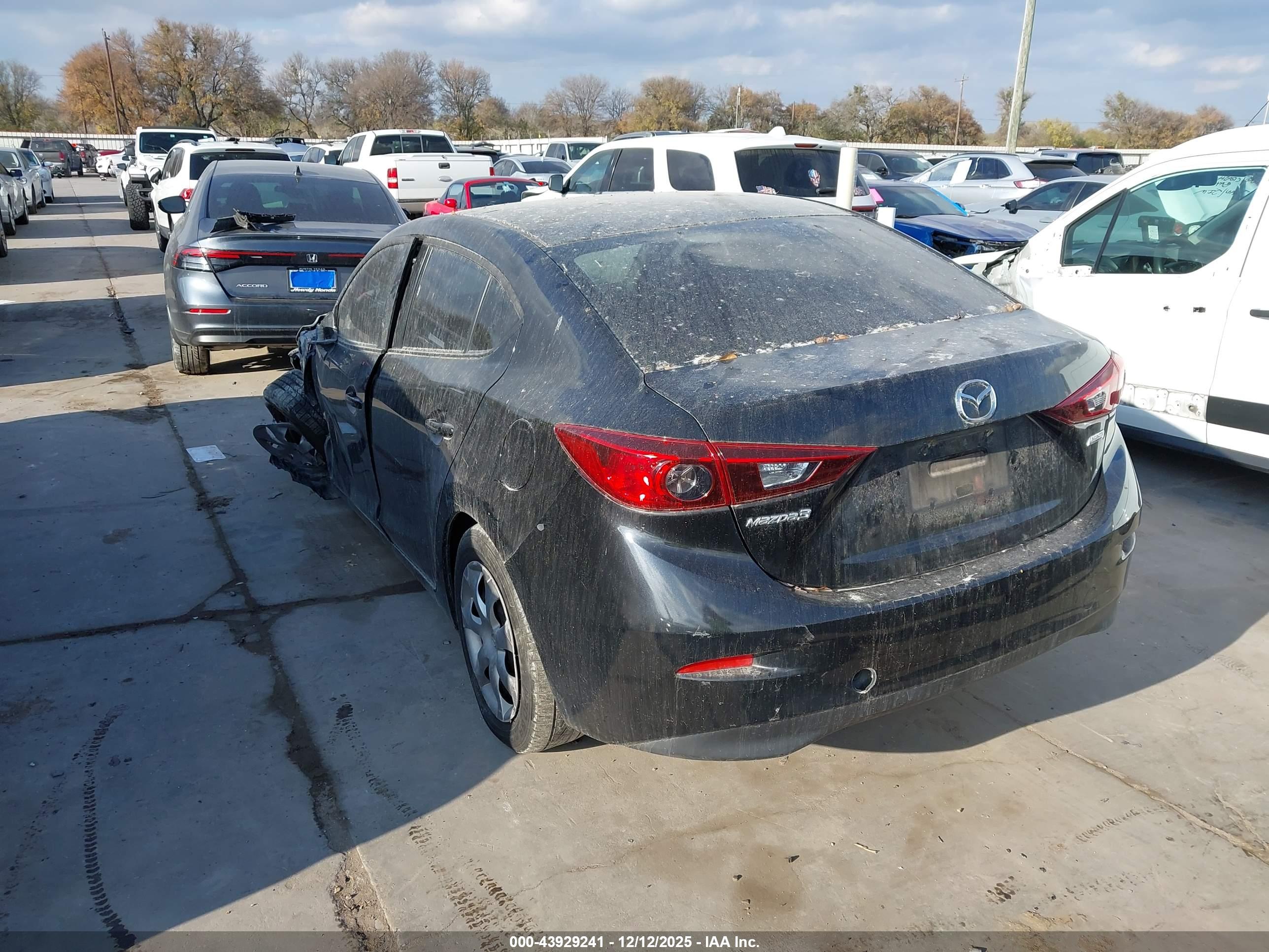 MAZDA MAZDA3 image 3