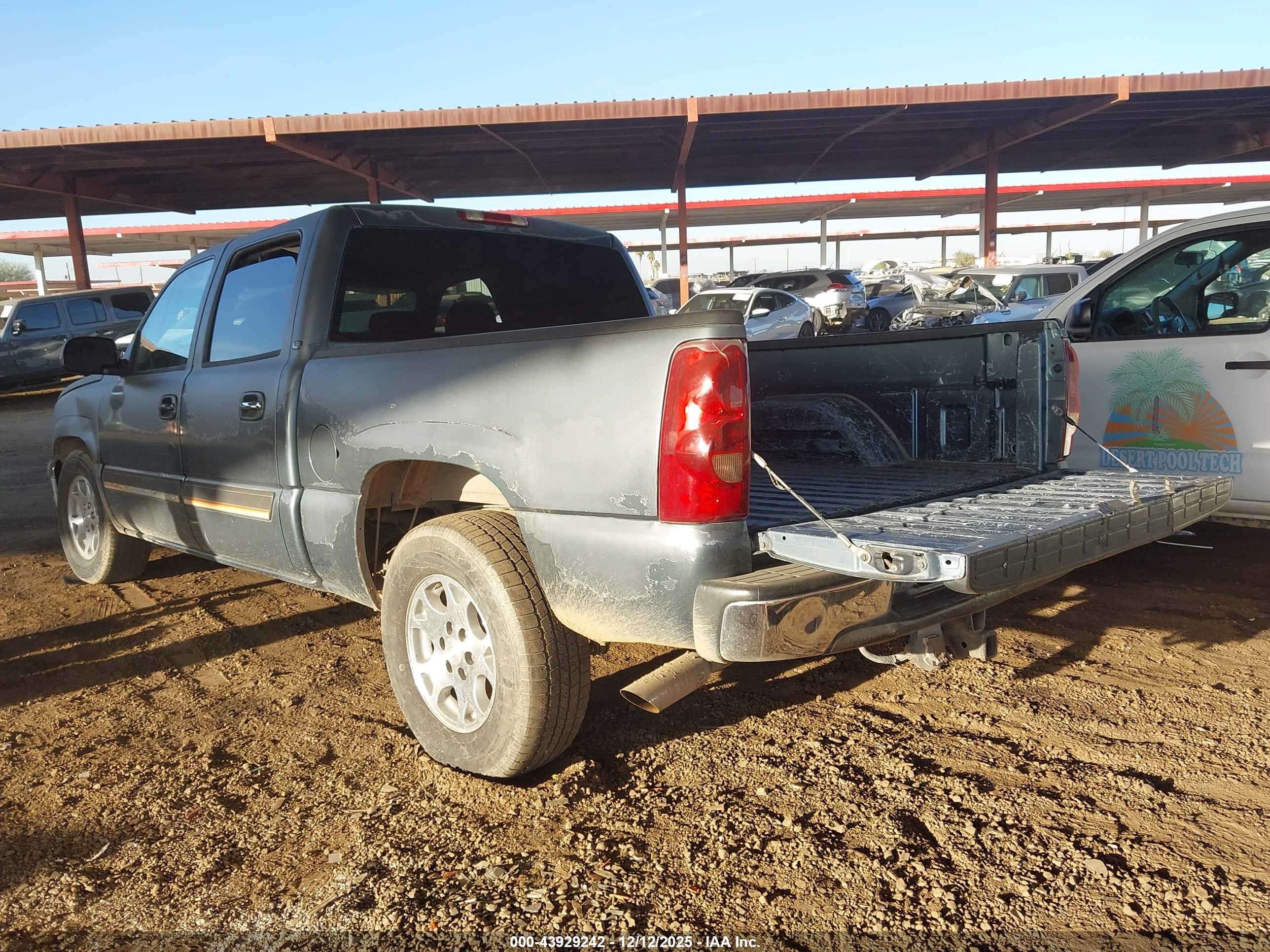 CHEVROLET SILVERADO image 3