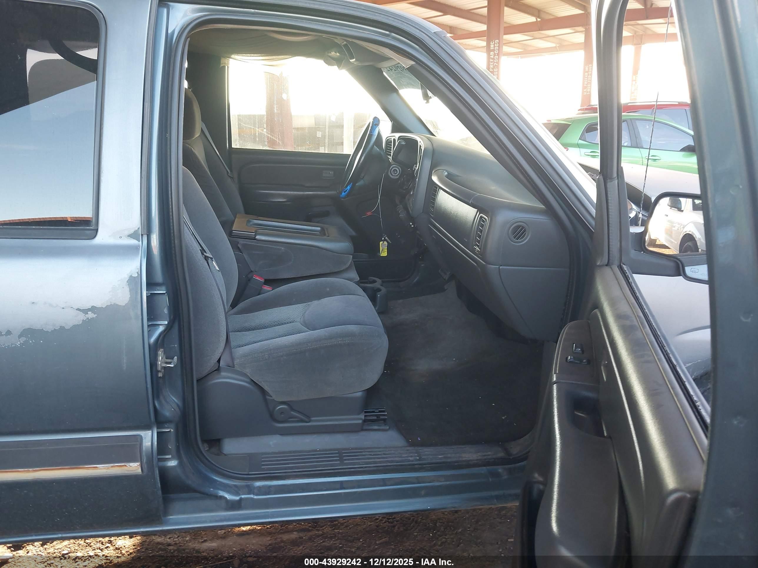 CHEVROLET SILVERADO image 5