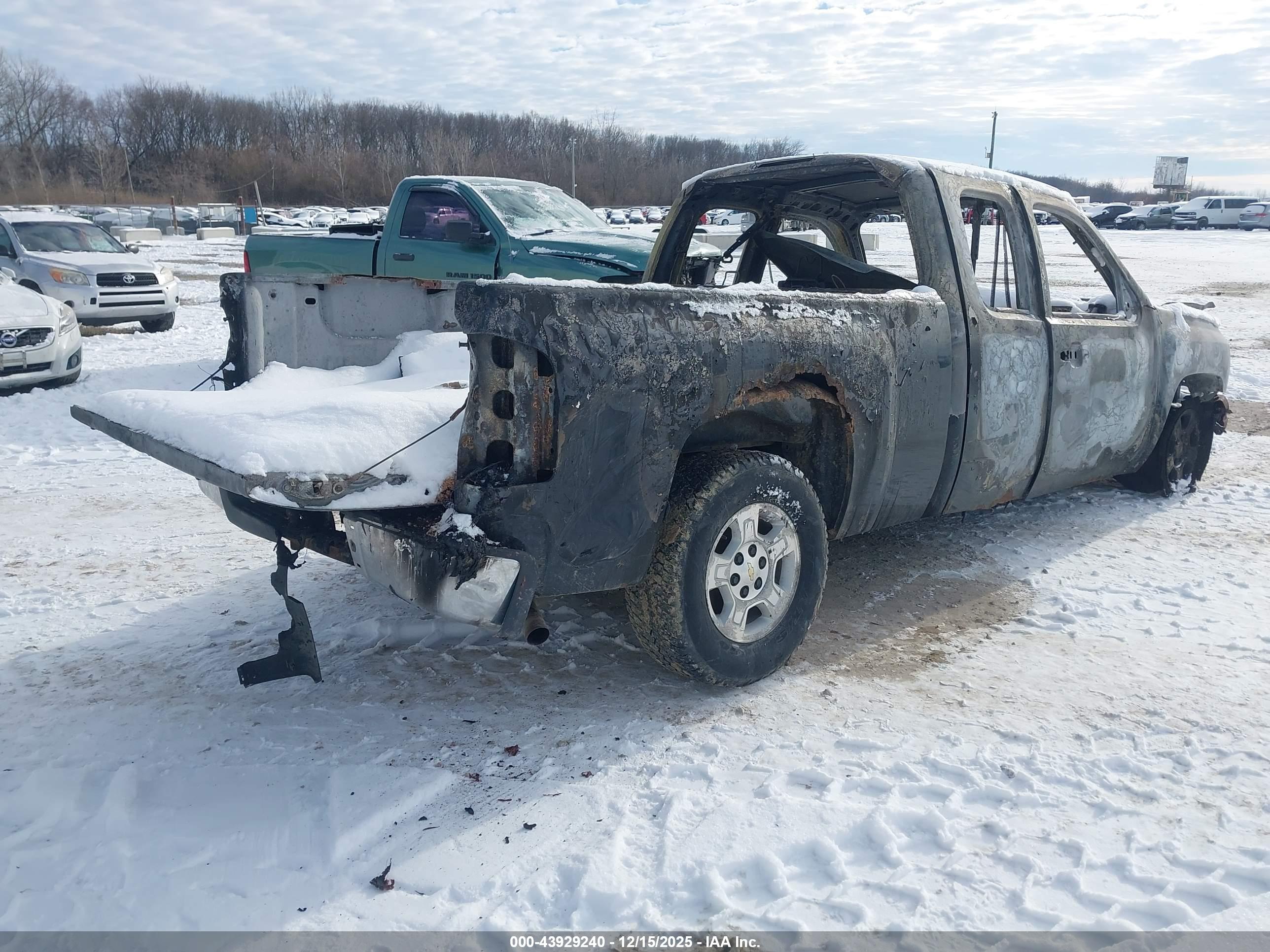 CHEVROLET SILVERADO image 4