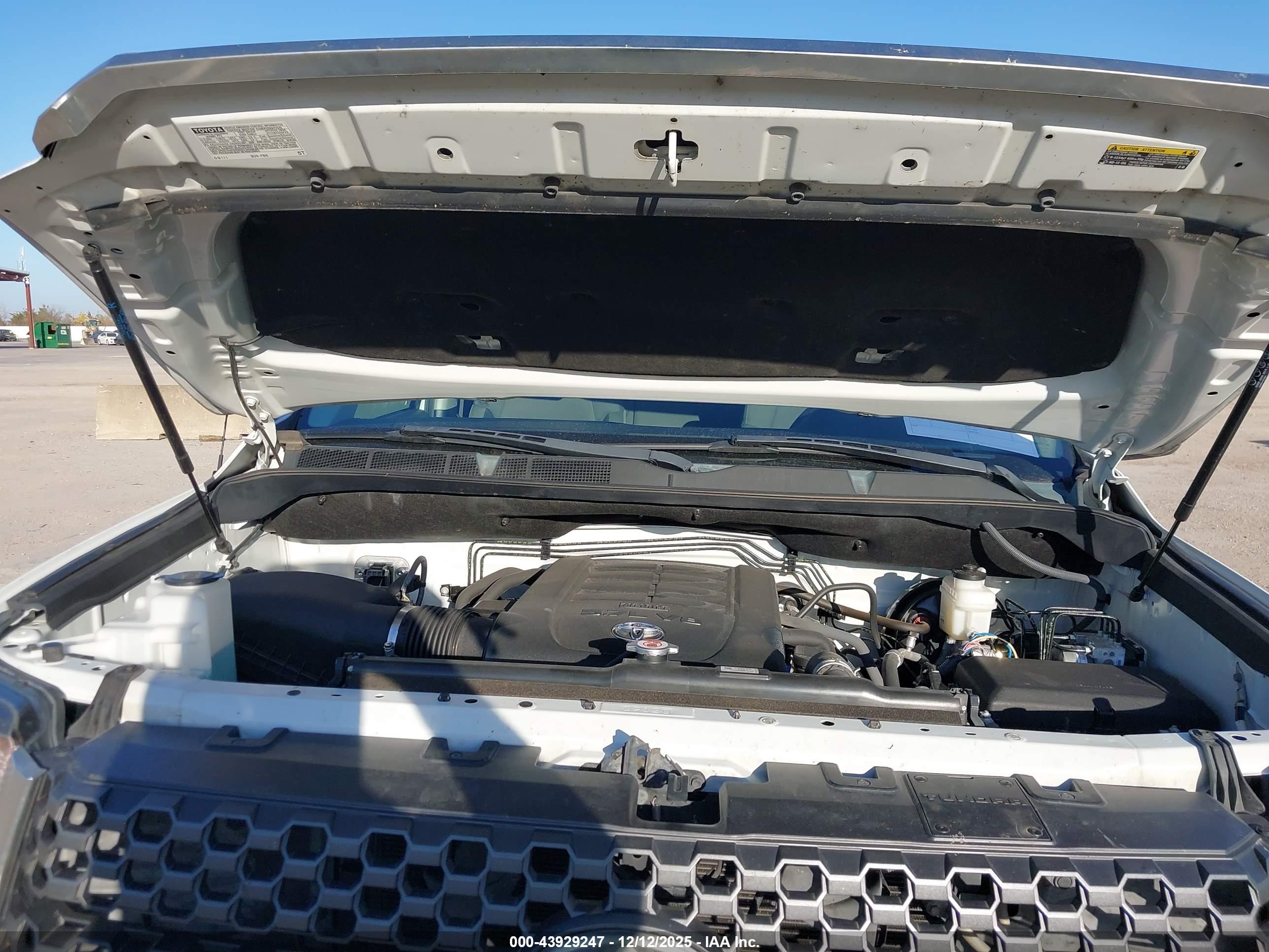 TOYOTA TUNDRA image 10