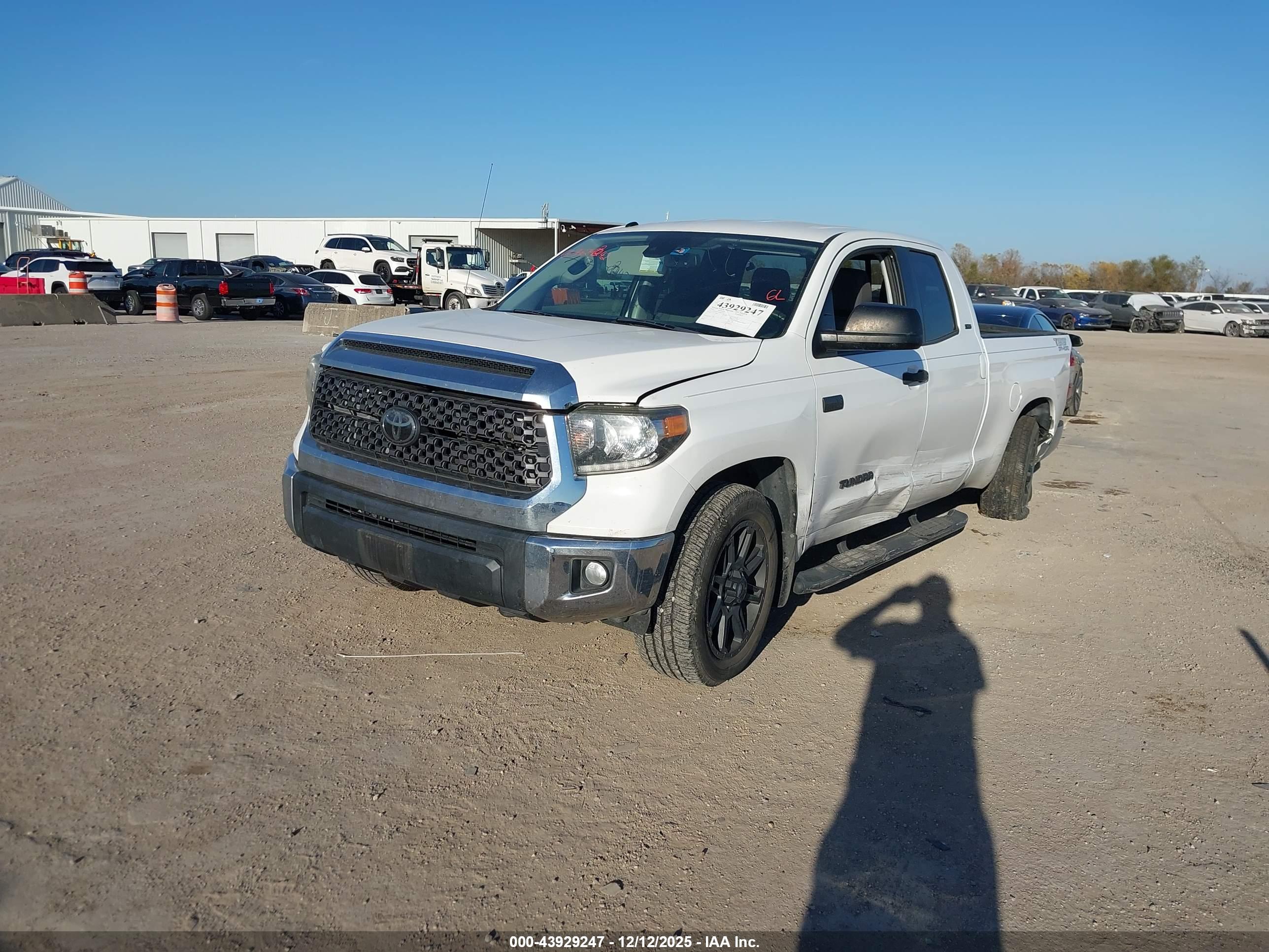 TOYOTA TUNDRA image 2
