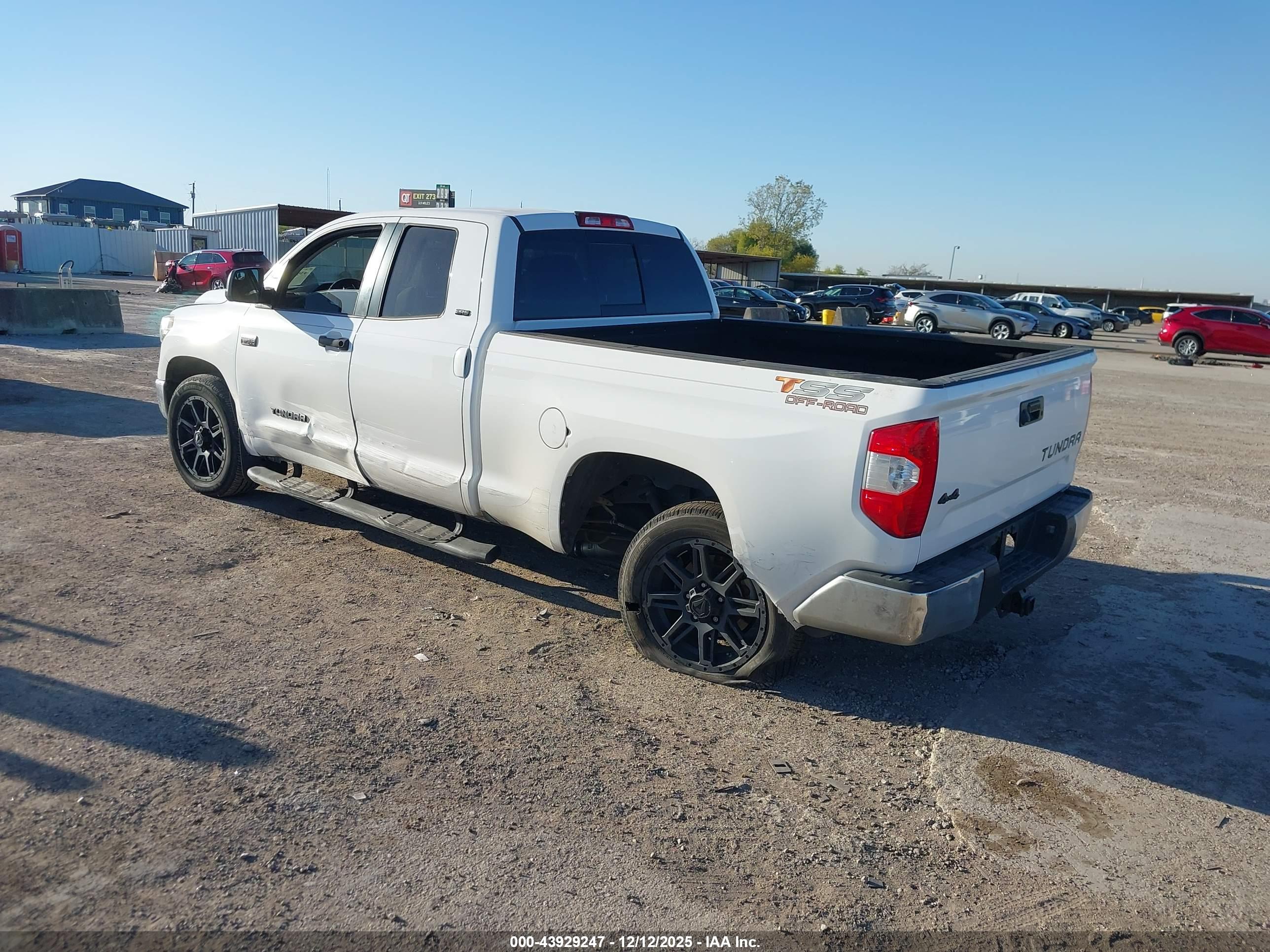TOYOTA TUNDRA image 3