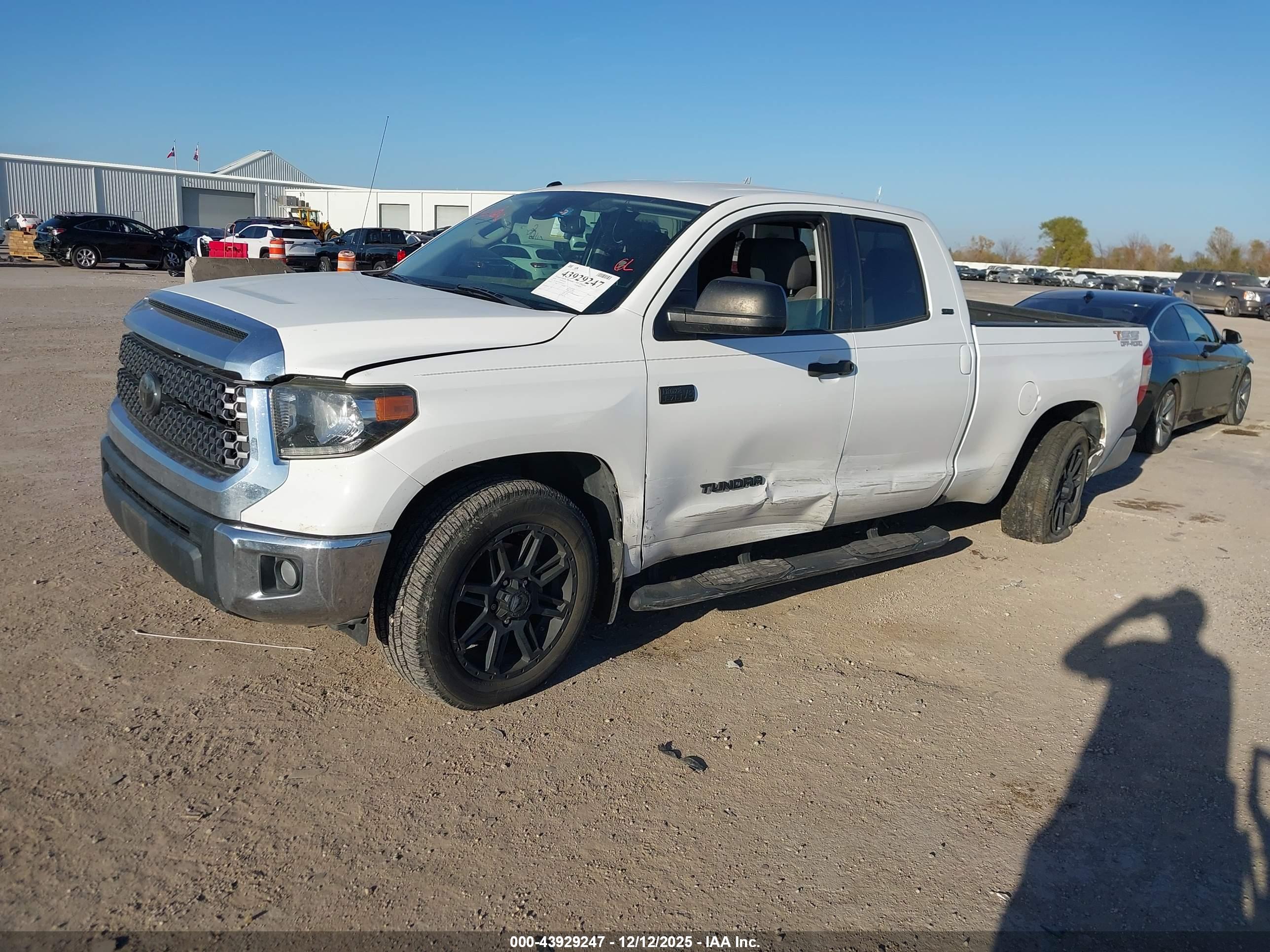 TOYOTA TUNDRA image 6