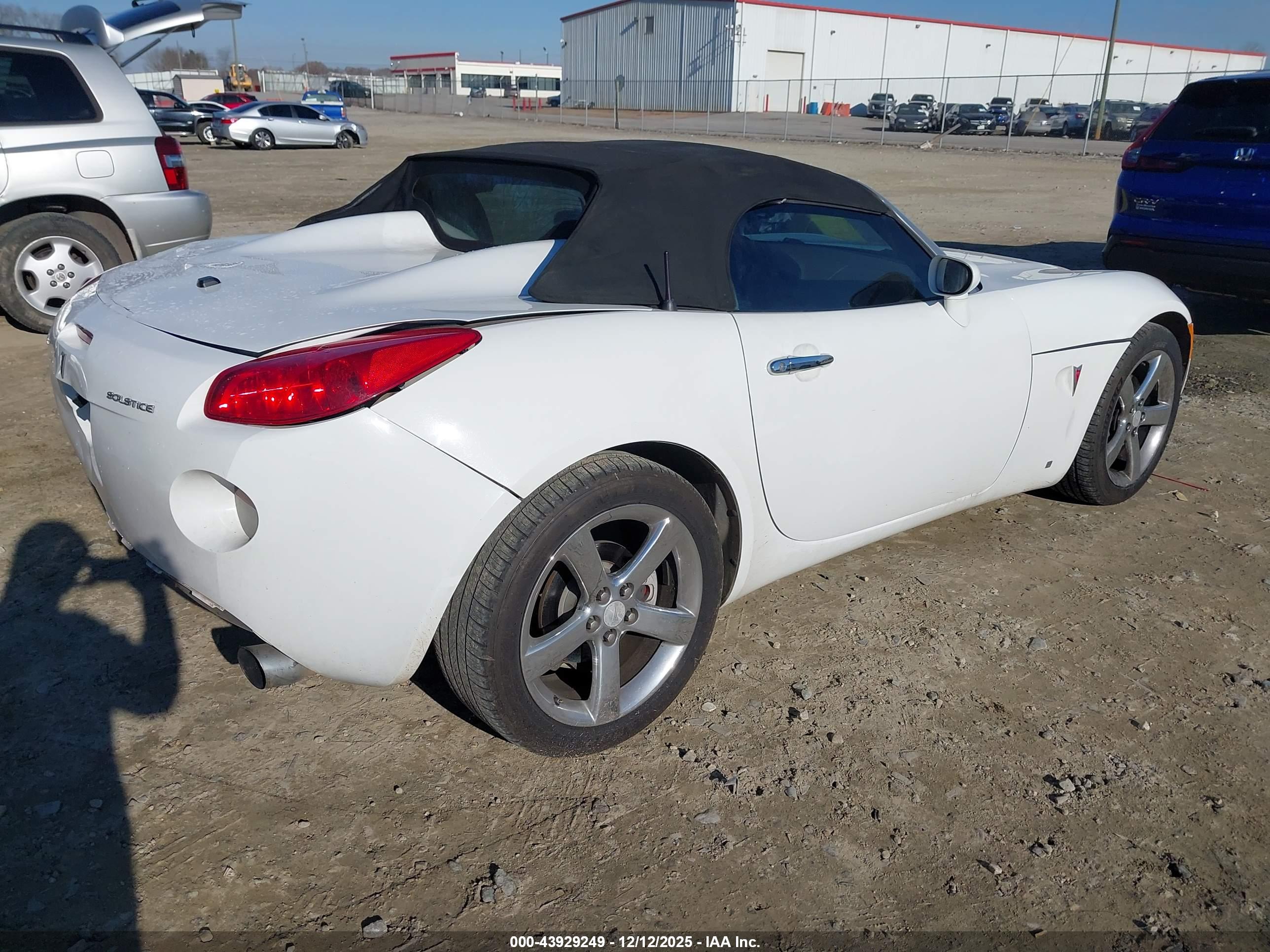 PONTIAC SOLSTICE image 4