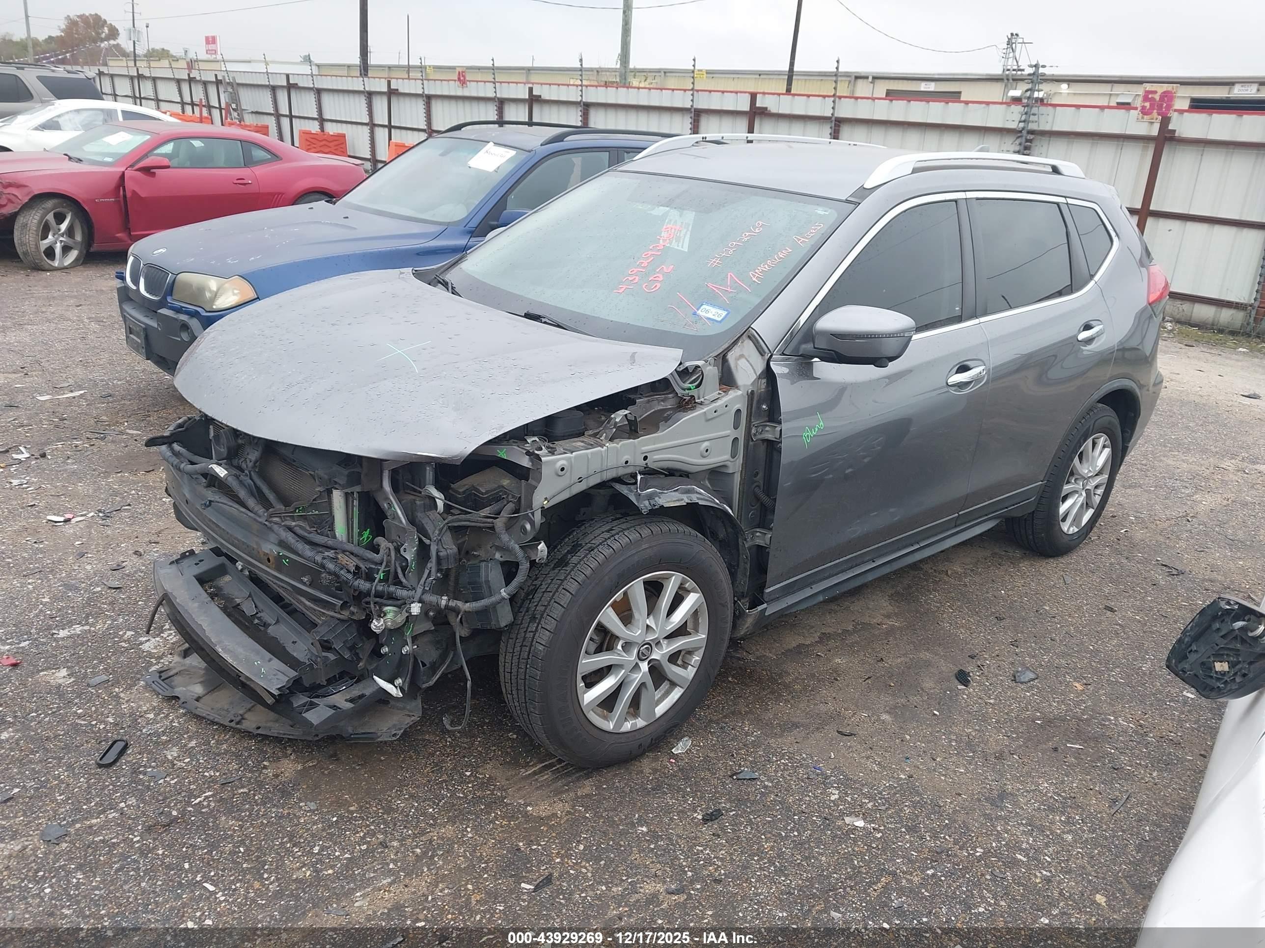 NISSAN ROGUE image 2
