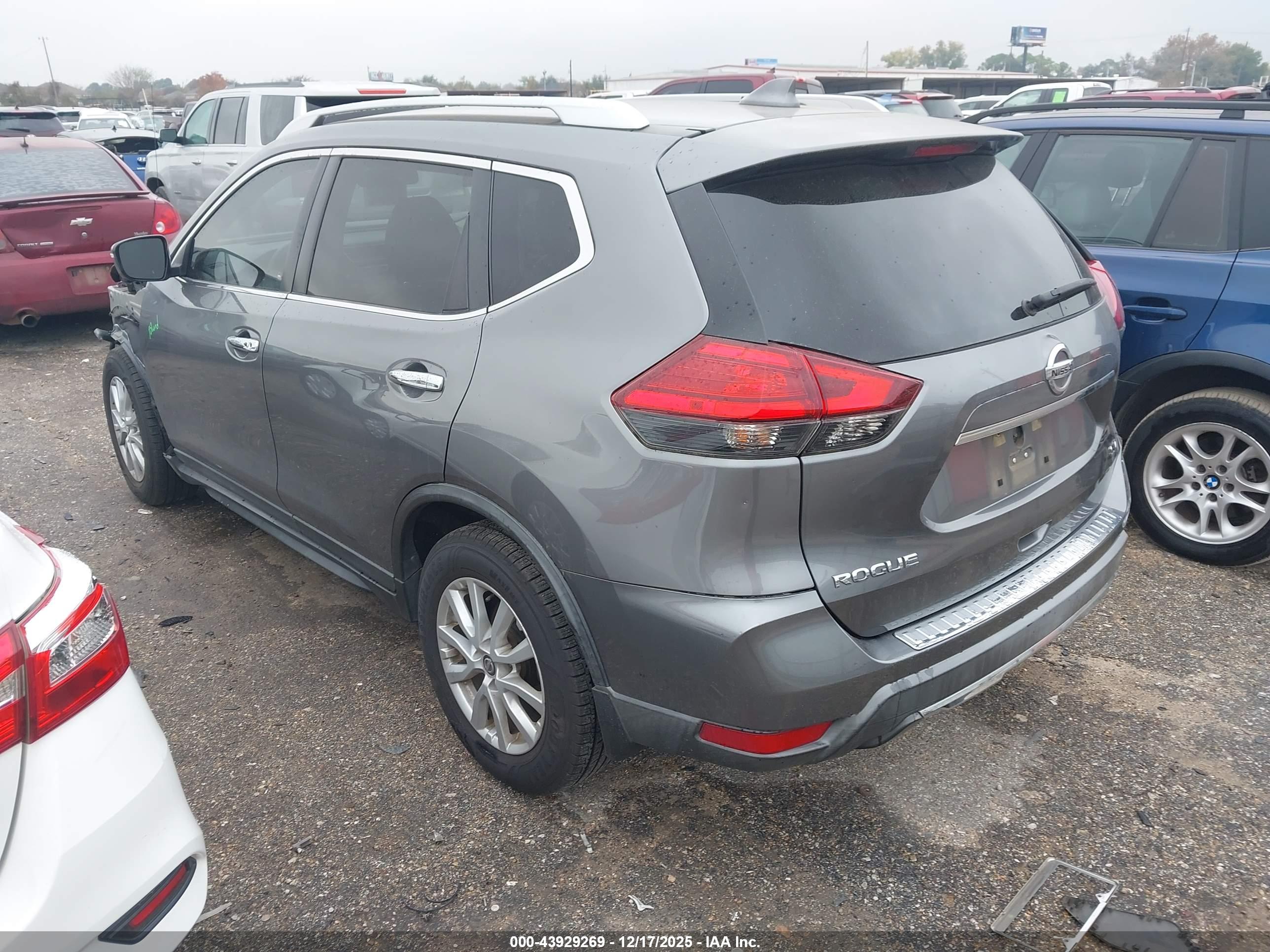 NISSAN ROGUE image 3