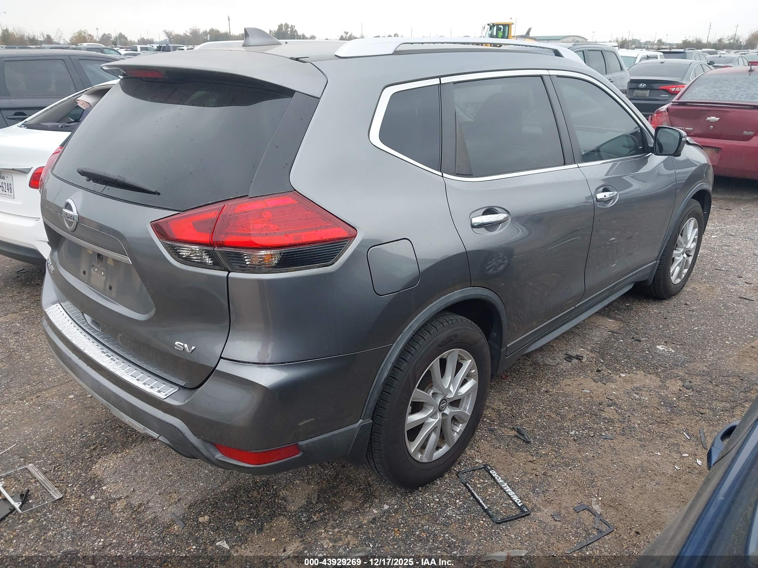 NISSAN ROGUE image 4