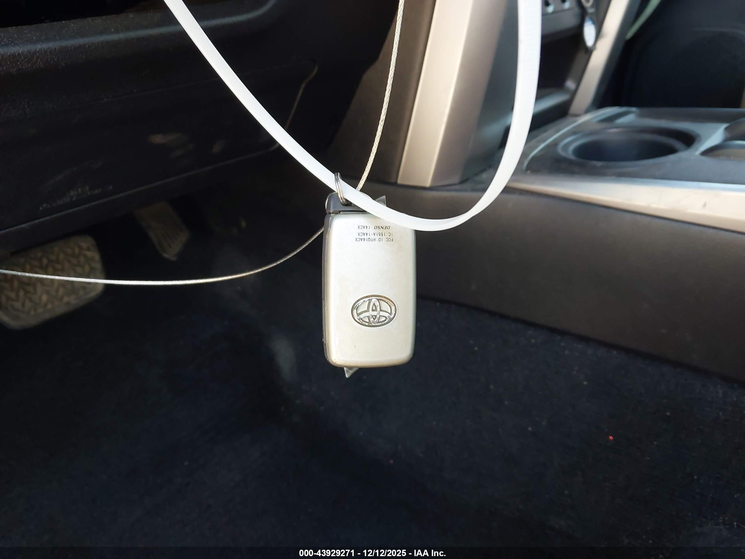 TOYOTA 4RUNNER image 11