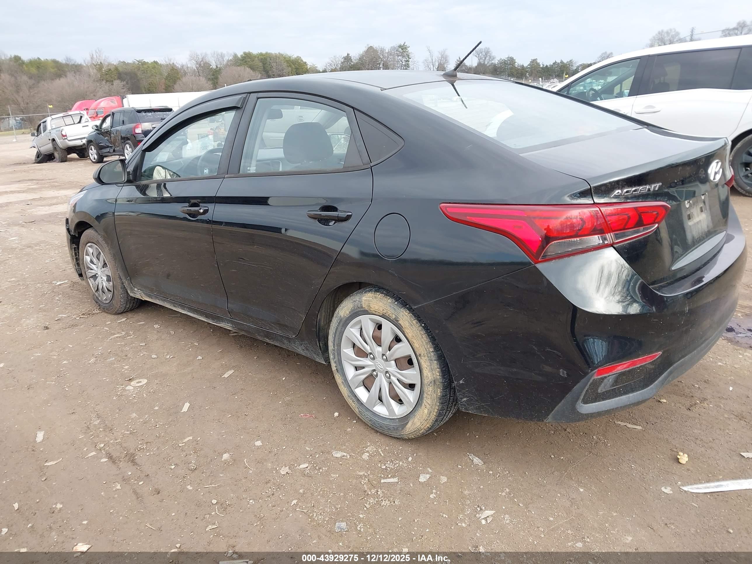 HYUNDAI ACCENT image 3