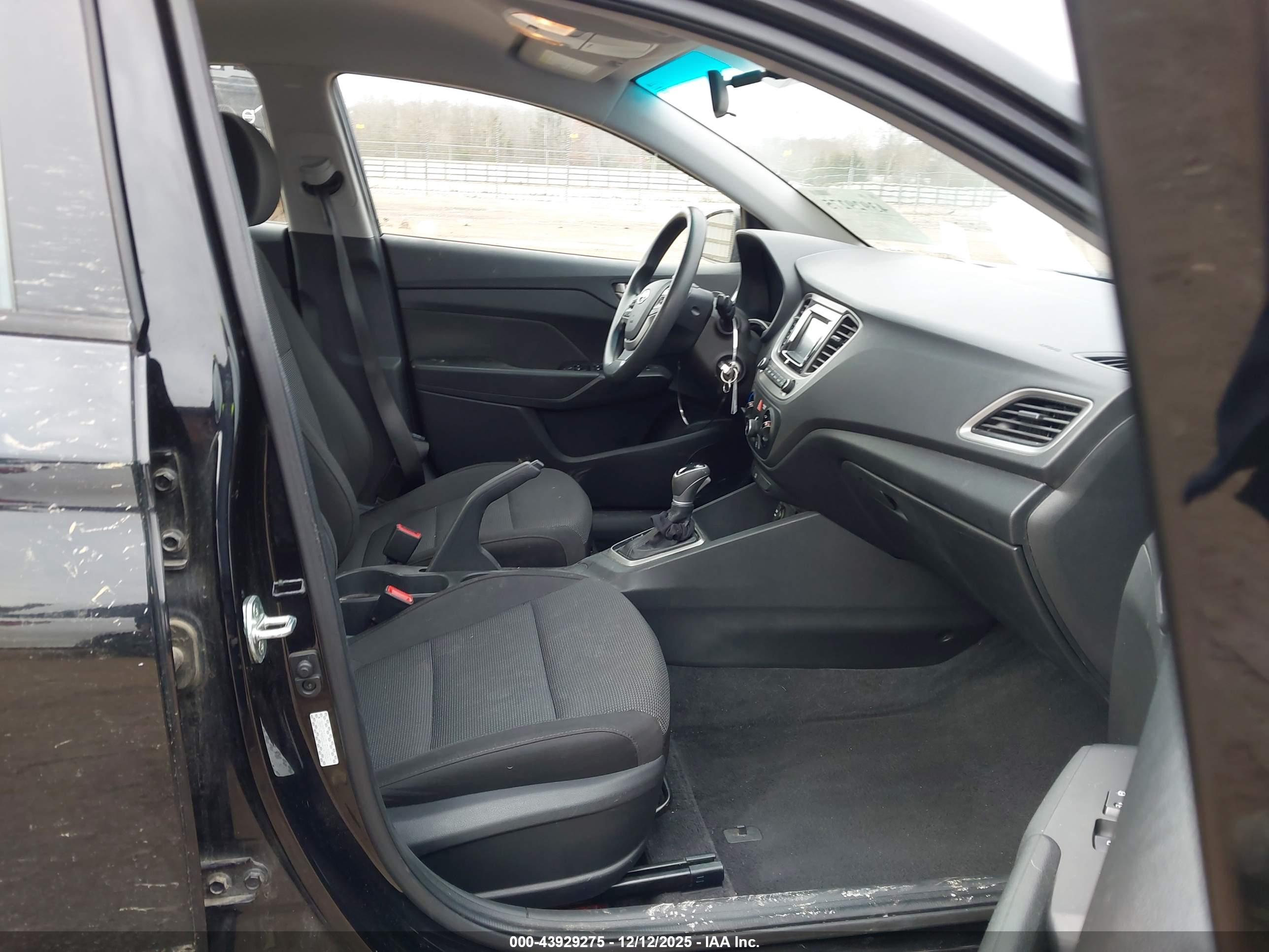 HYUNDAI ACCENT image 5