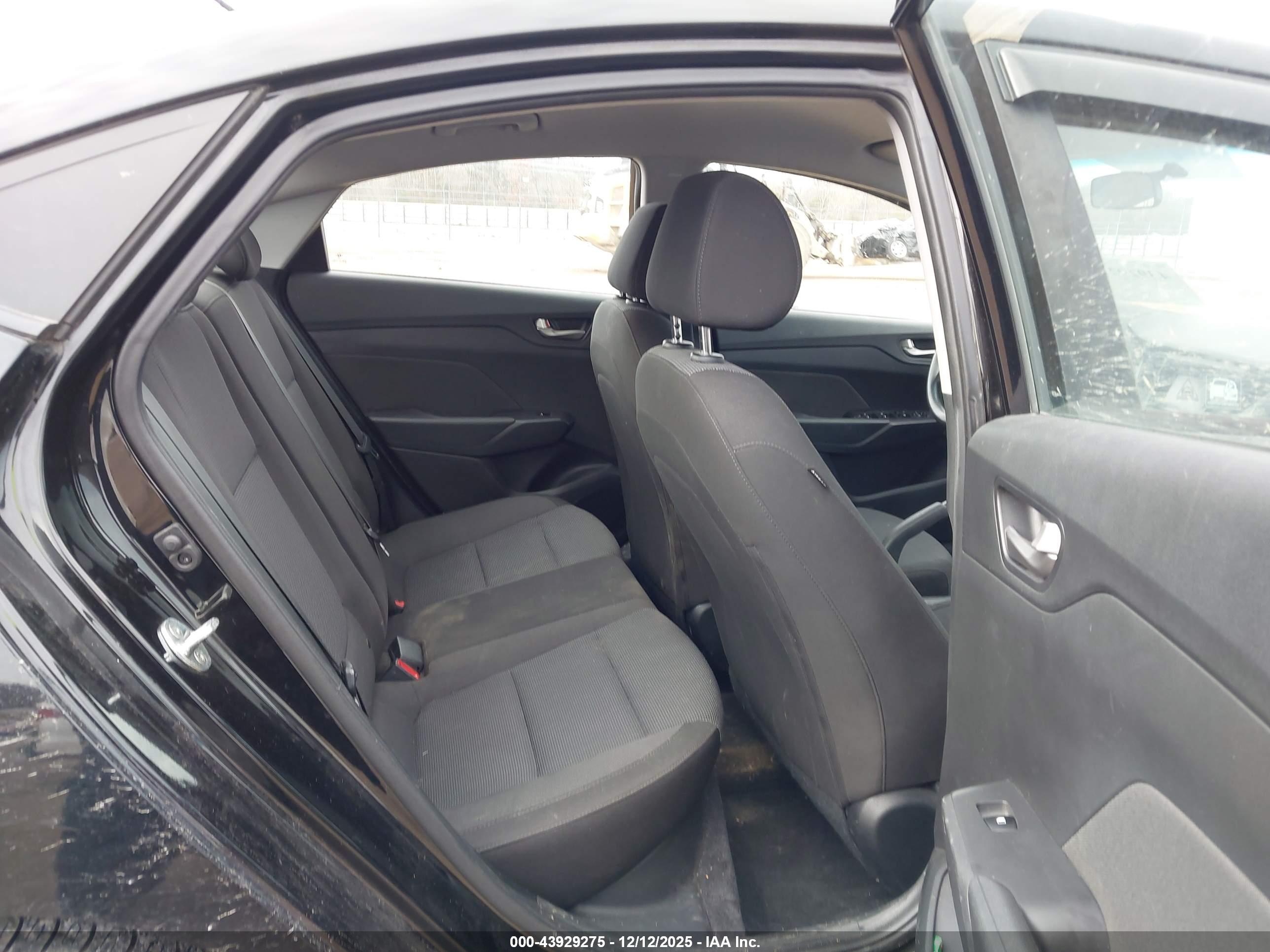 HYUNDAI ACCENT image 8