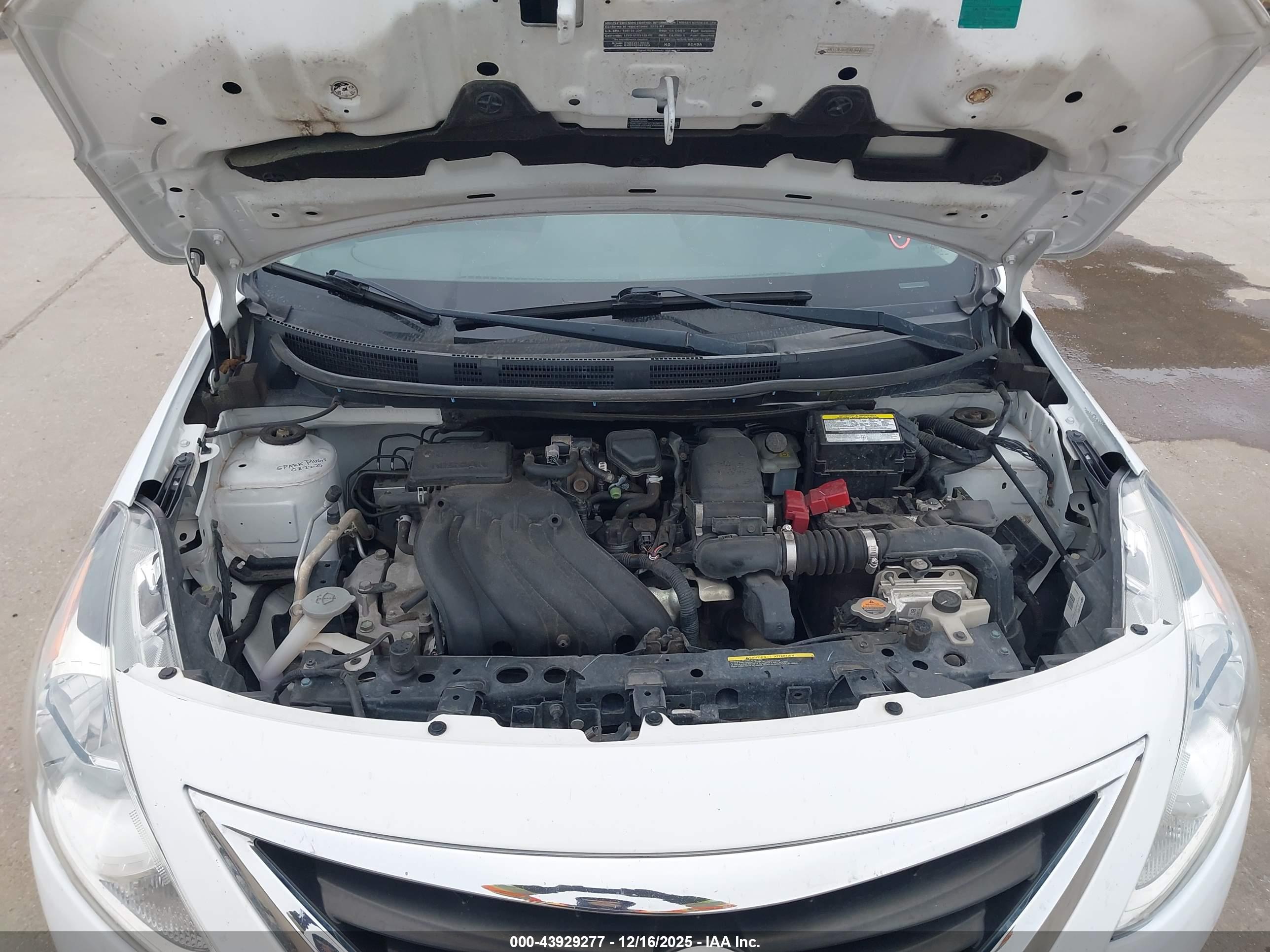 NISSAN VERSA image 10