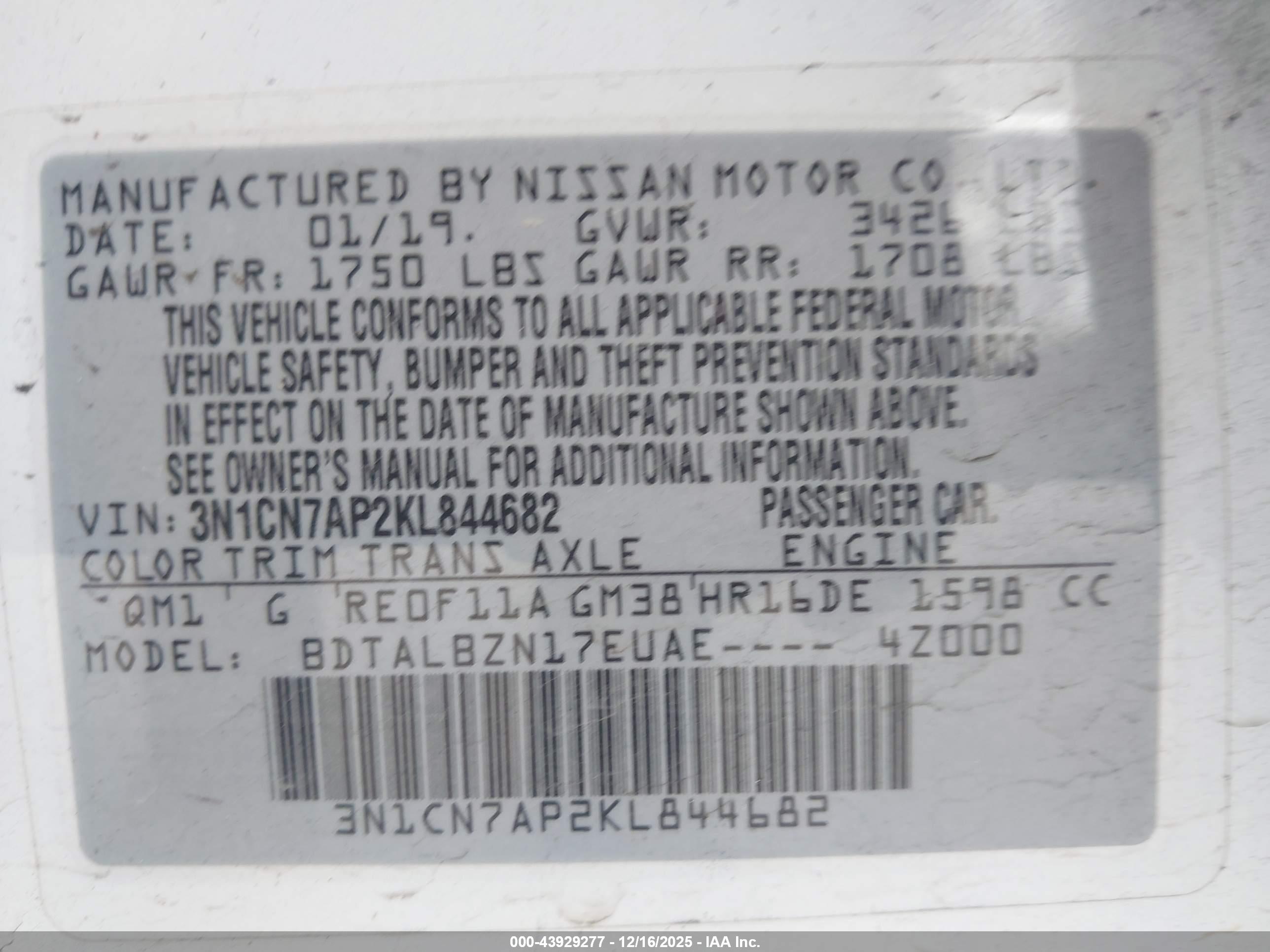 NISSAN VERSA image 9