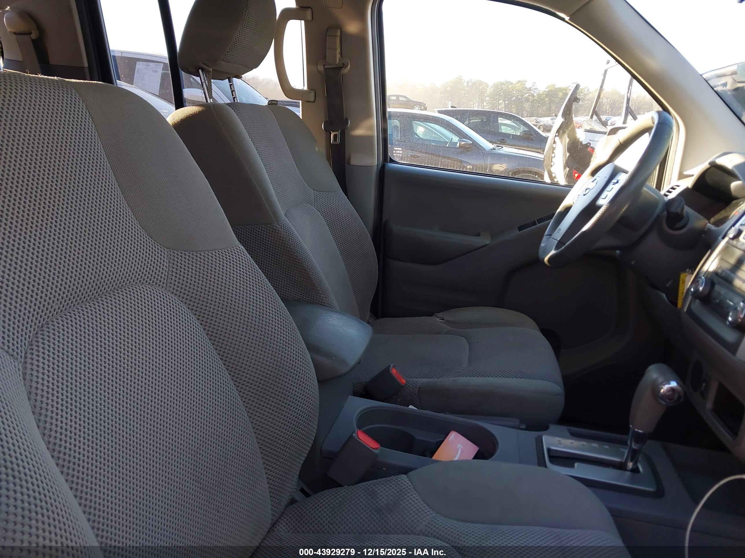 NISSAN FRONTIER image 5